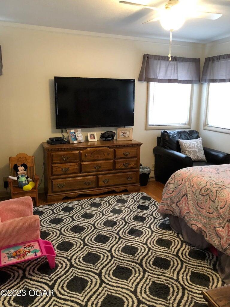 225 North Jackson Avenue Property Photo 10