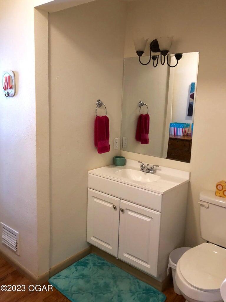225 North Jackson Avenue Property Photo 12