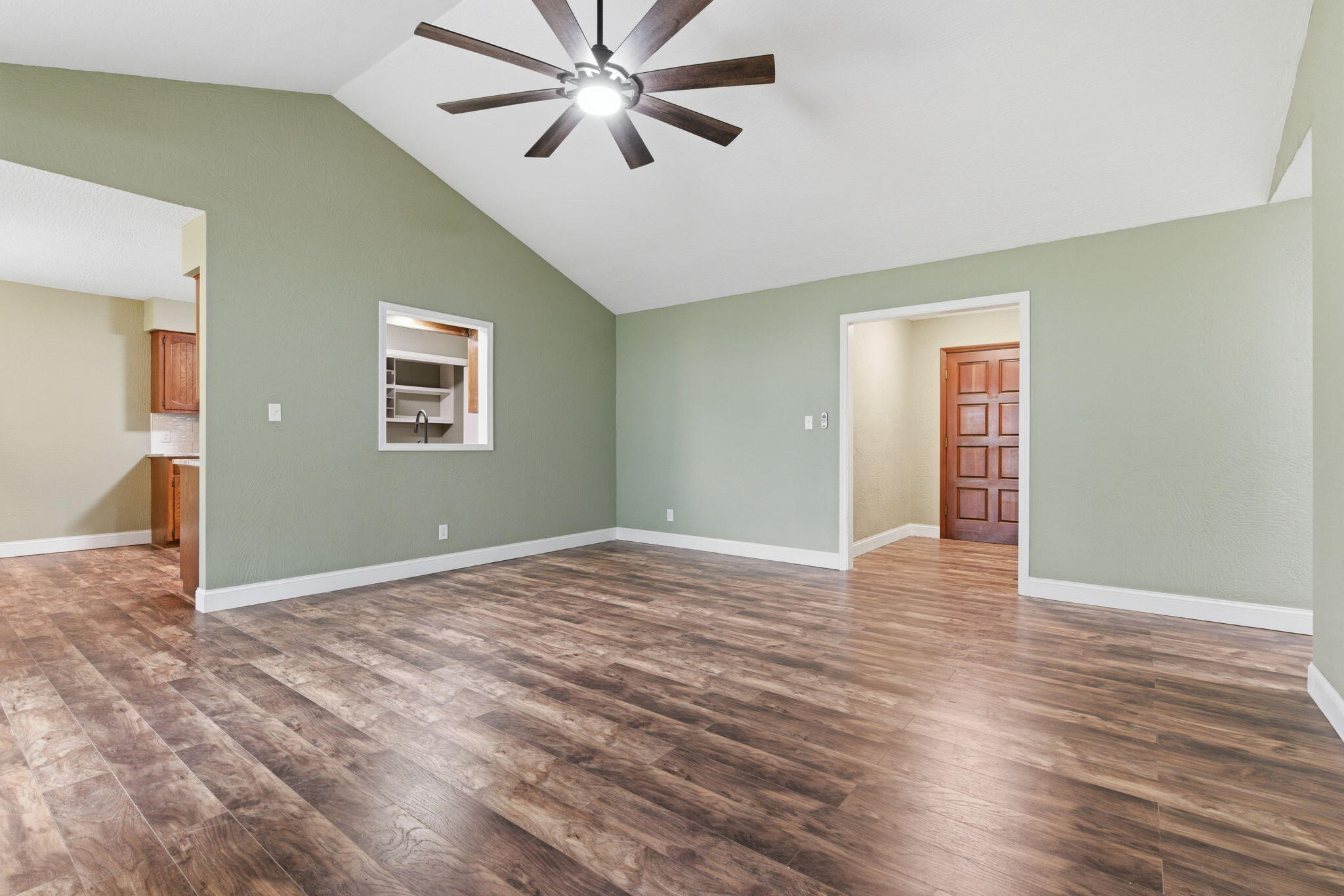 504 West Bell Street Property Photo 4