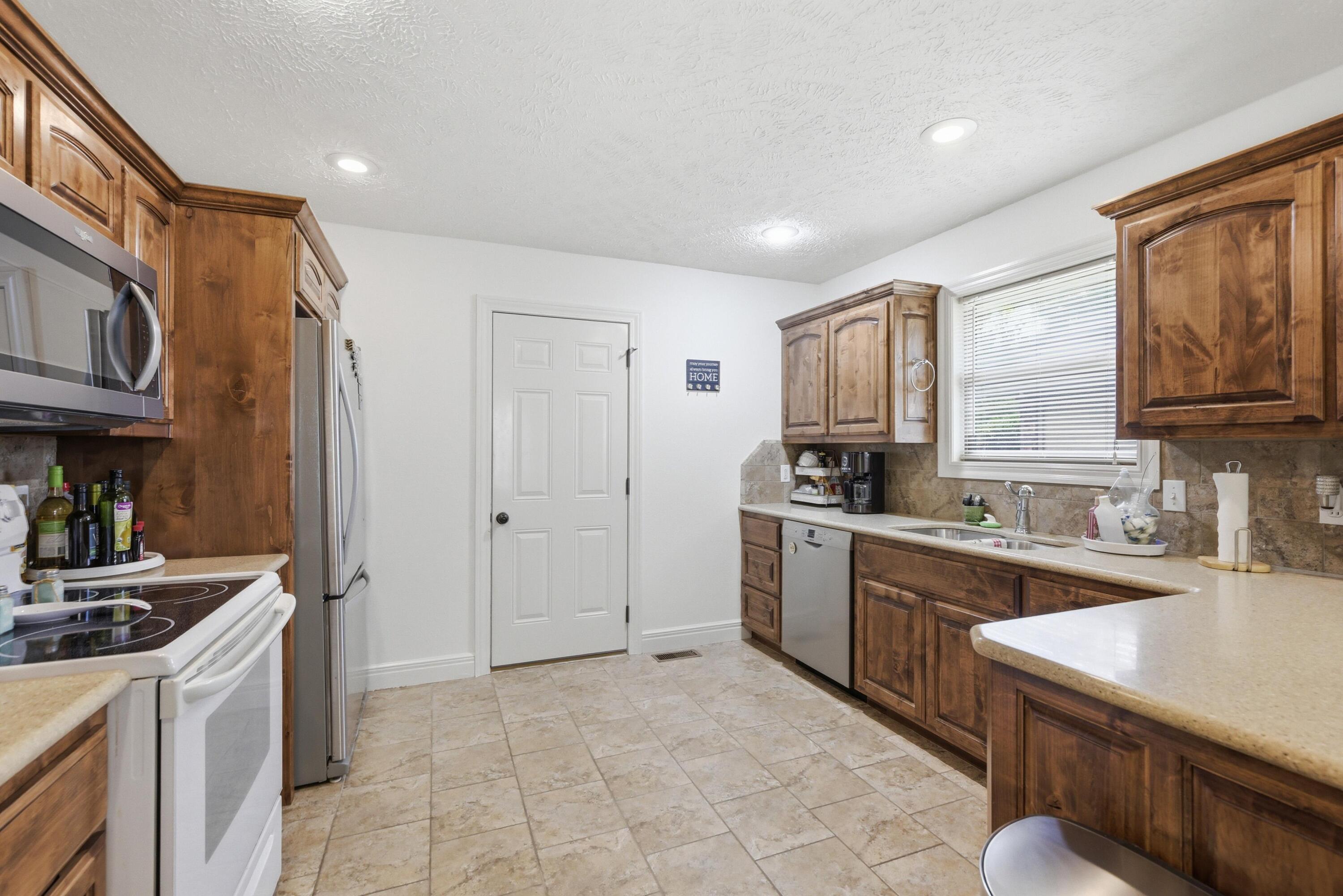 1027 Nickolas Street Property Photo 4