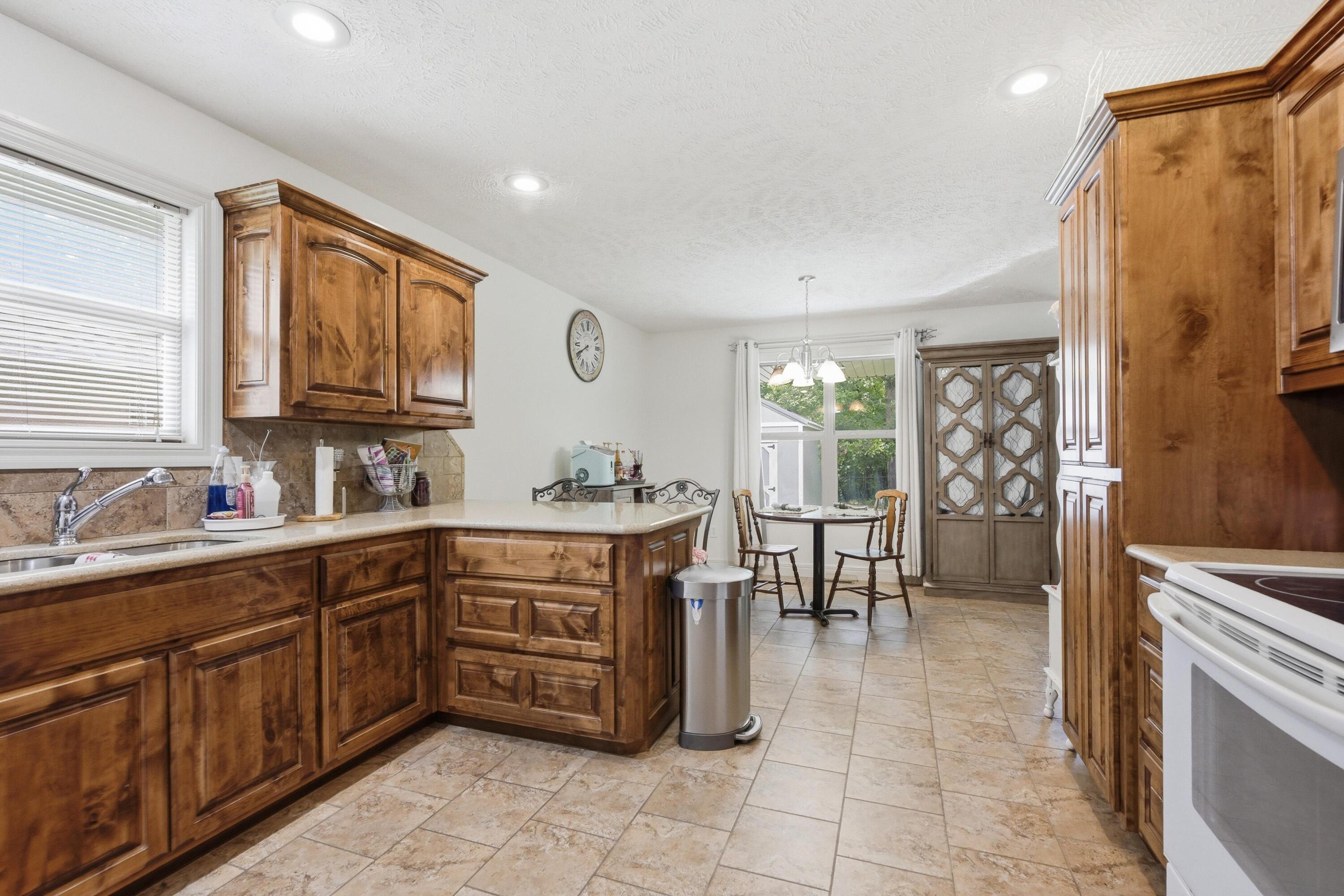 1027 Nickolas Street Property Photo 6
