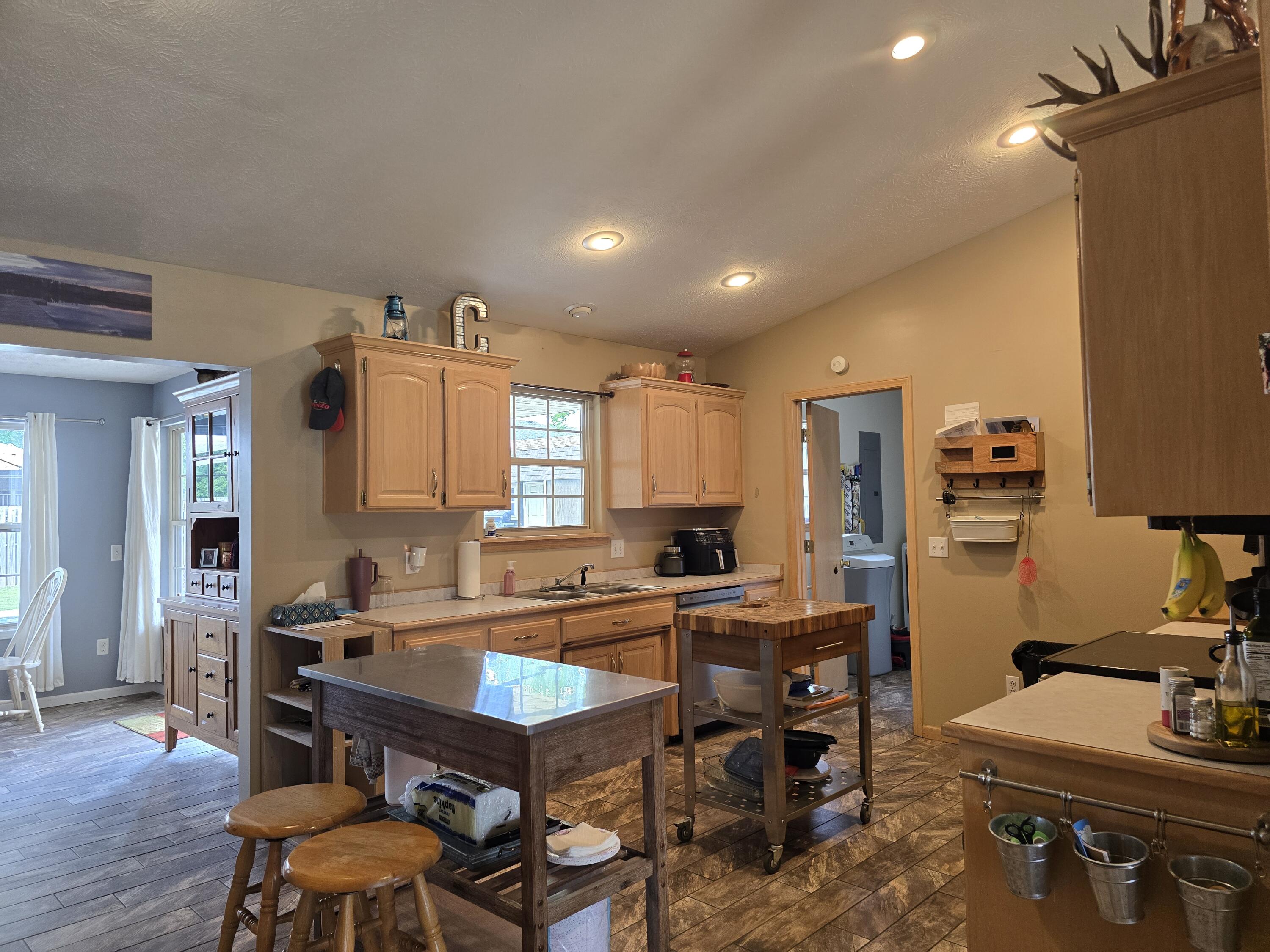 514 Guthery Street Property Photo 9