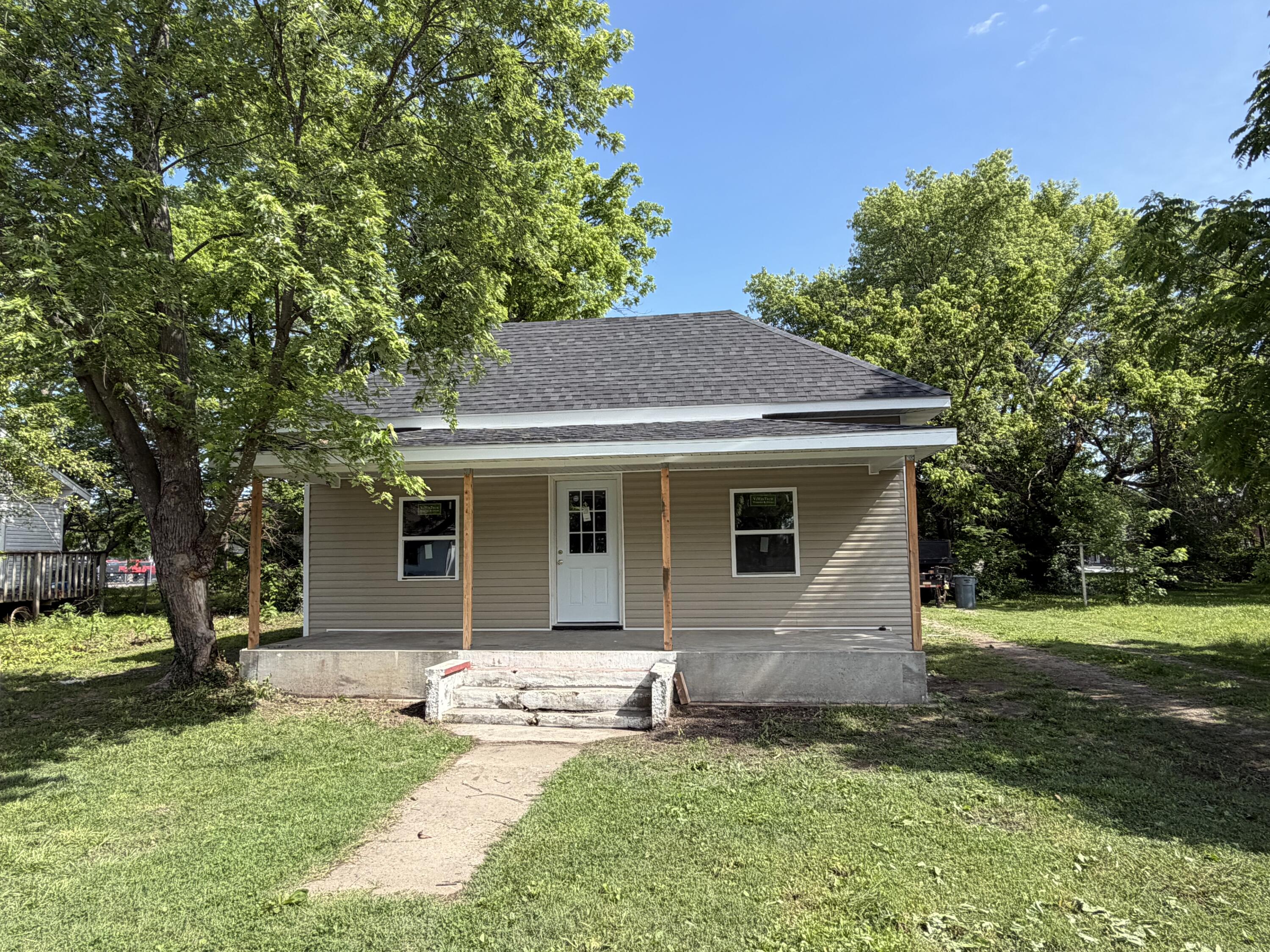 305 East Rock Street Property Photo 2