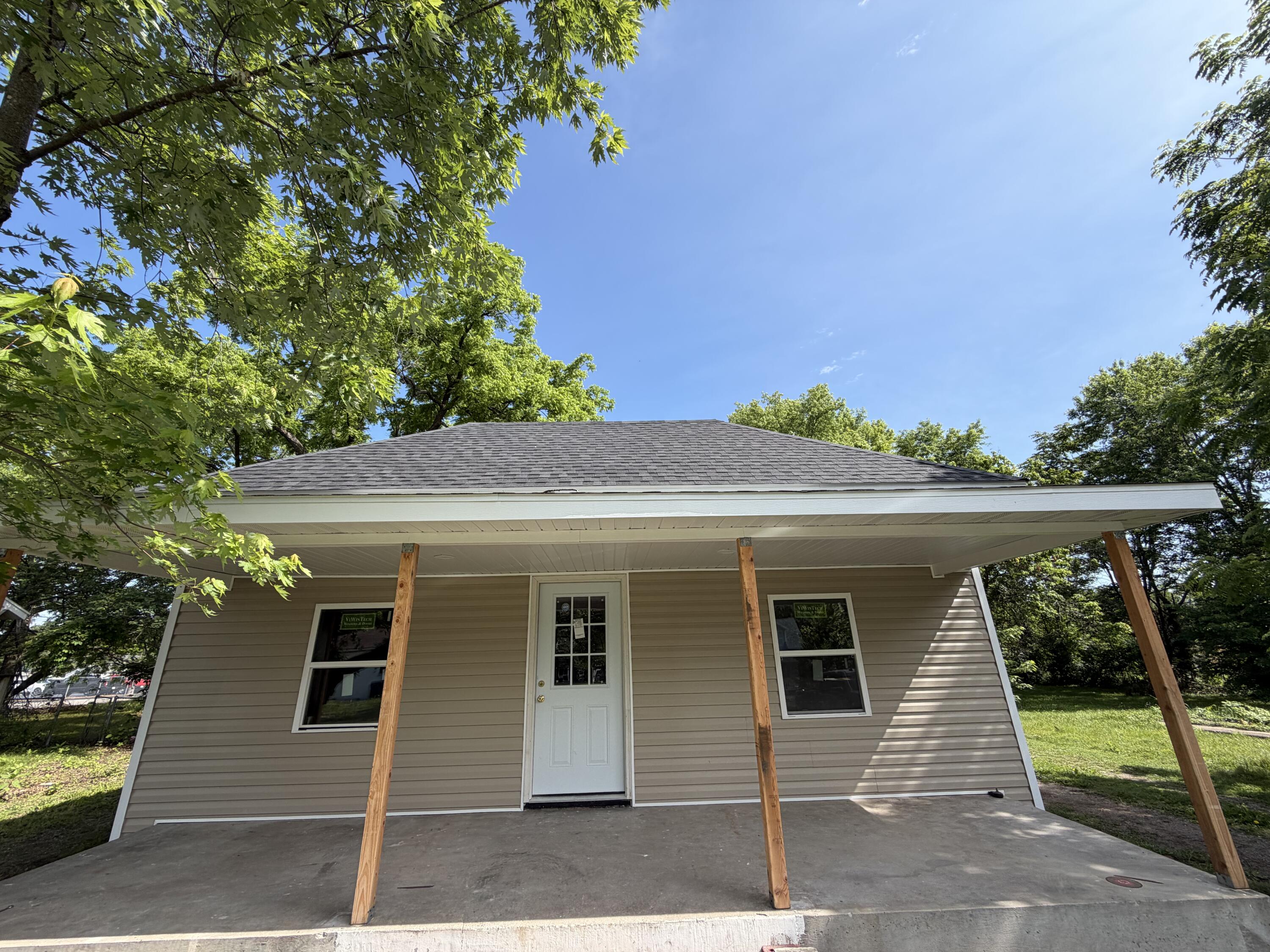 305 East Rock Street Property Photo 5