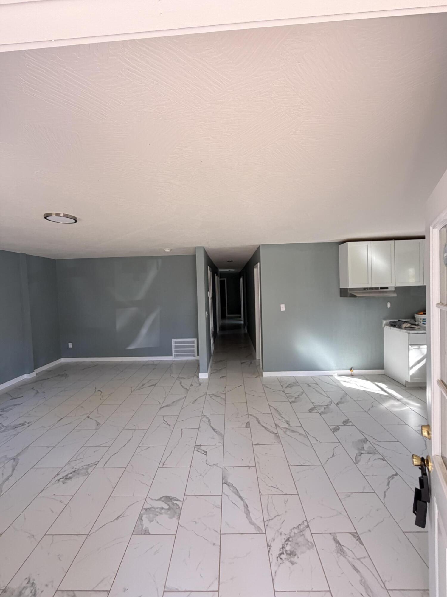305 East Rock Street Property Photo 8