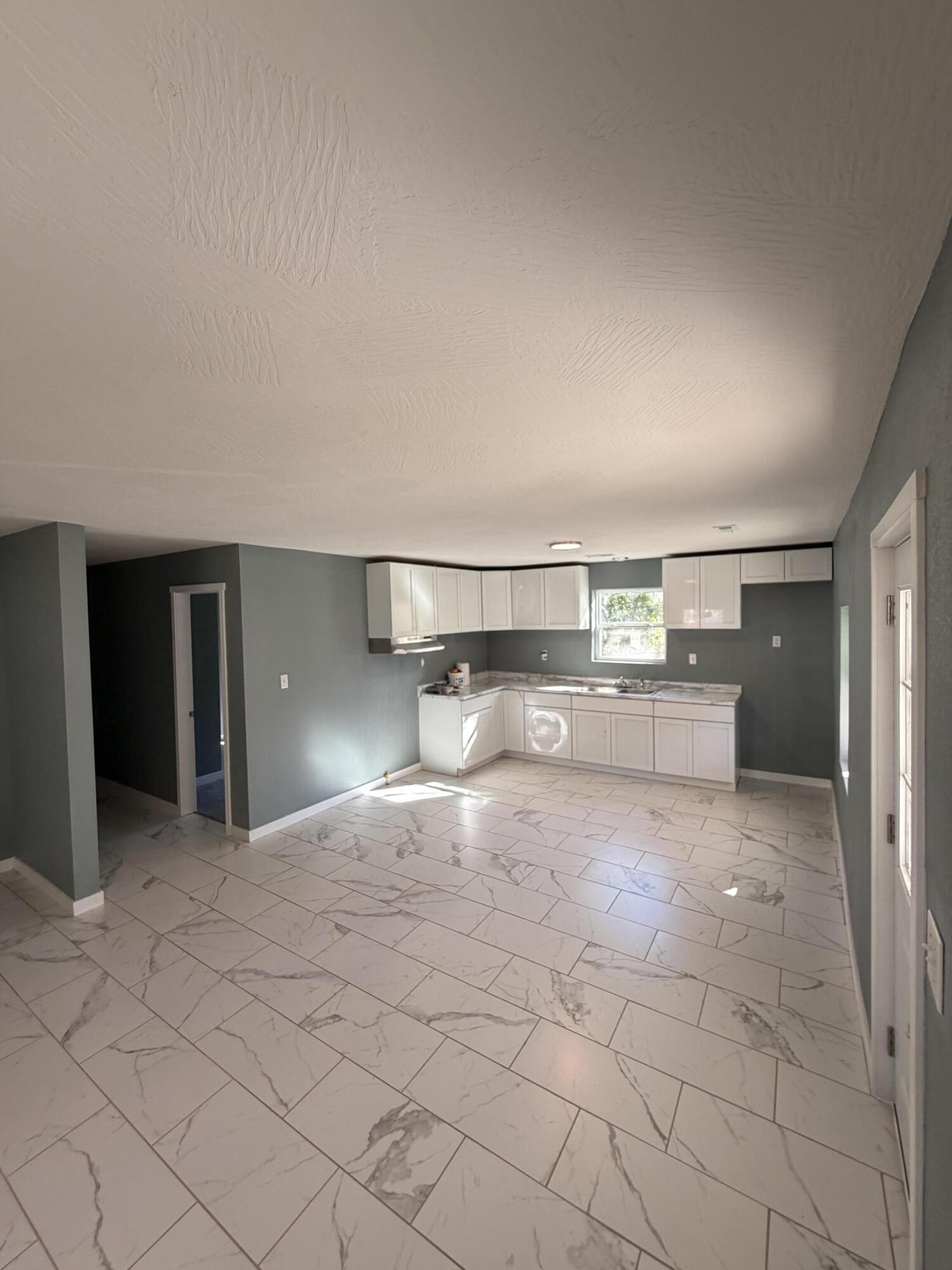 305 East Rock Street Property Photo 9