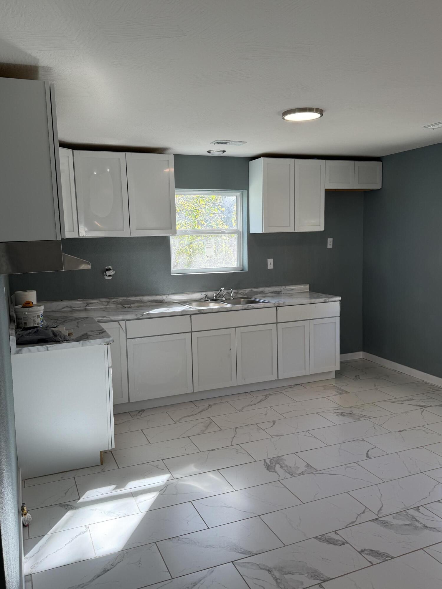 305 East Rock Street Property Photo 10