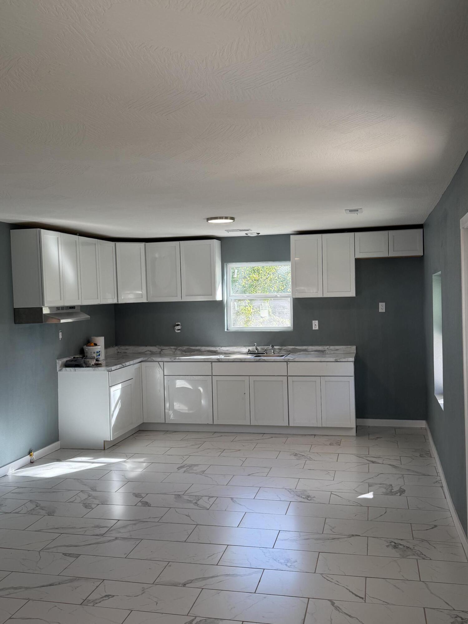 305 East Rock Street Property Photo 11