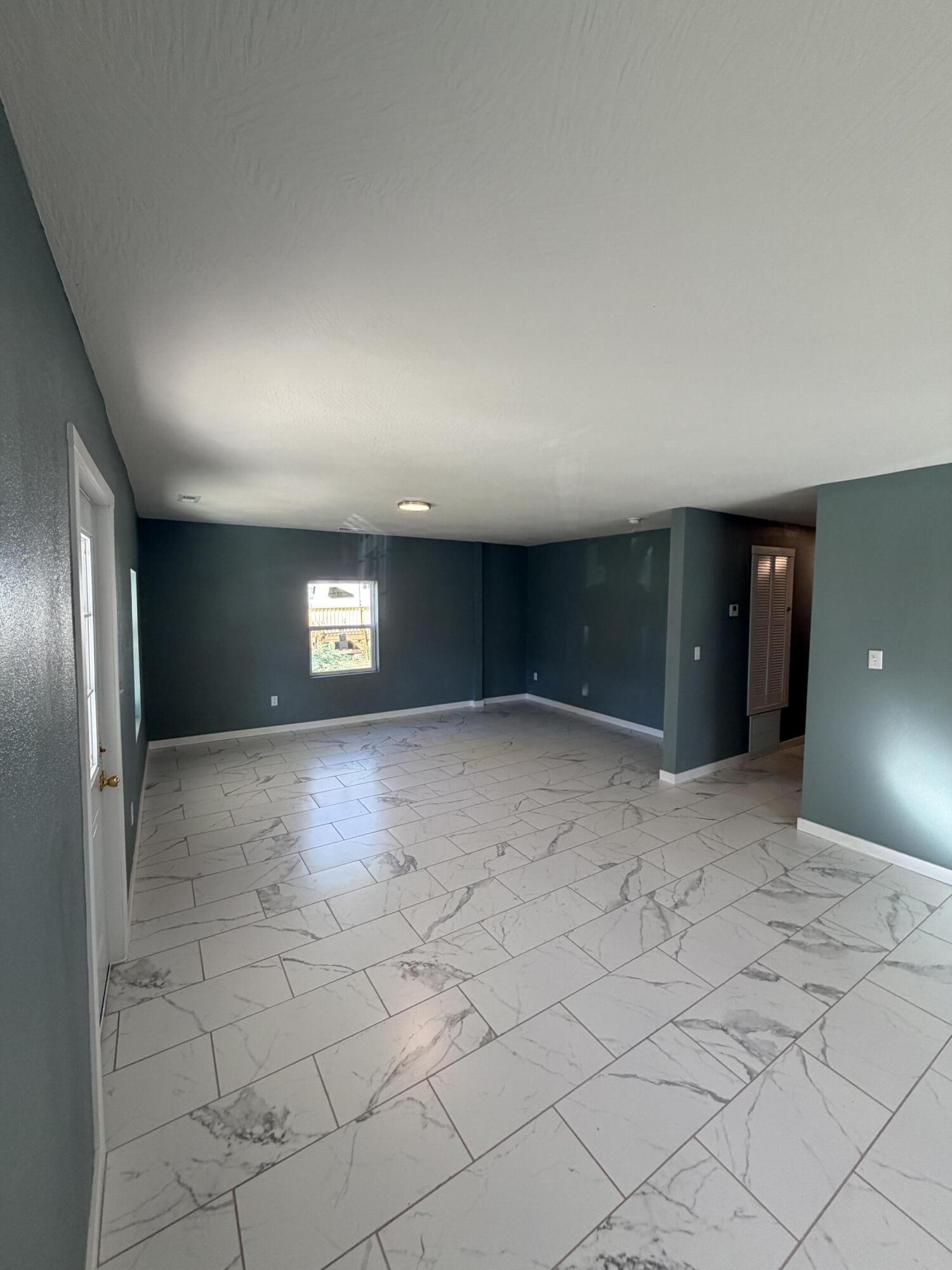 305 East Rock Street Property Photo 12