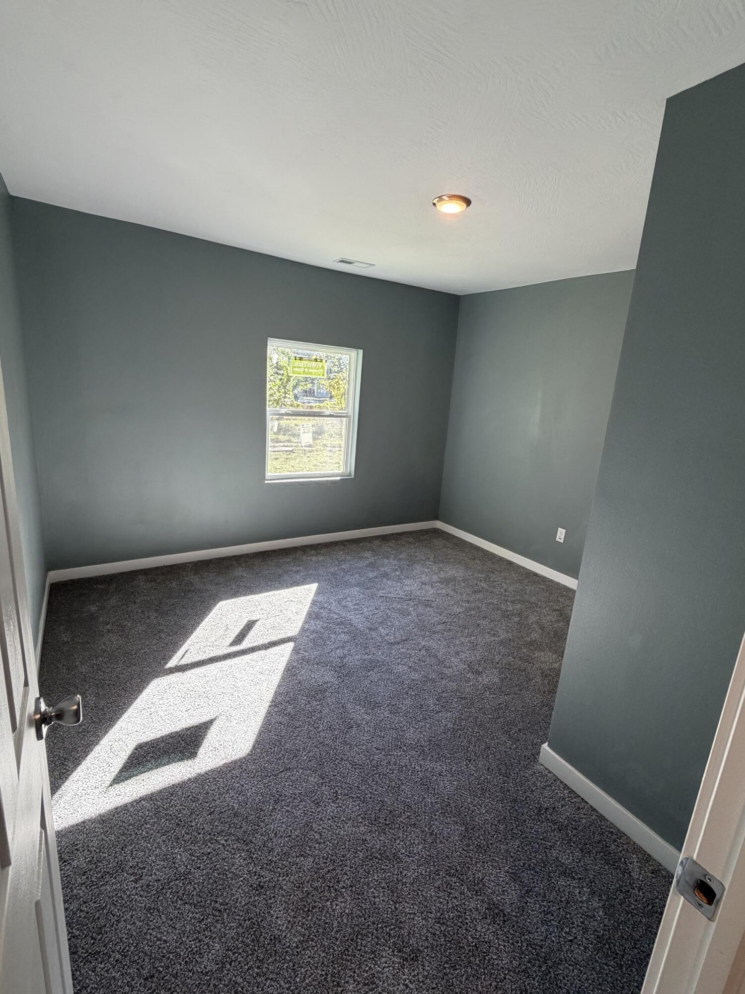 305 East Rock Street Property Photo 13