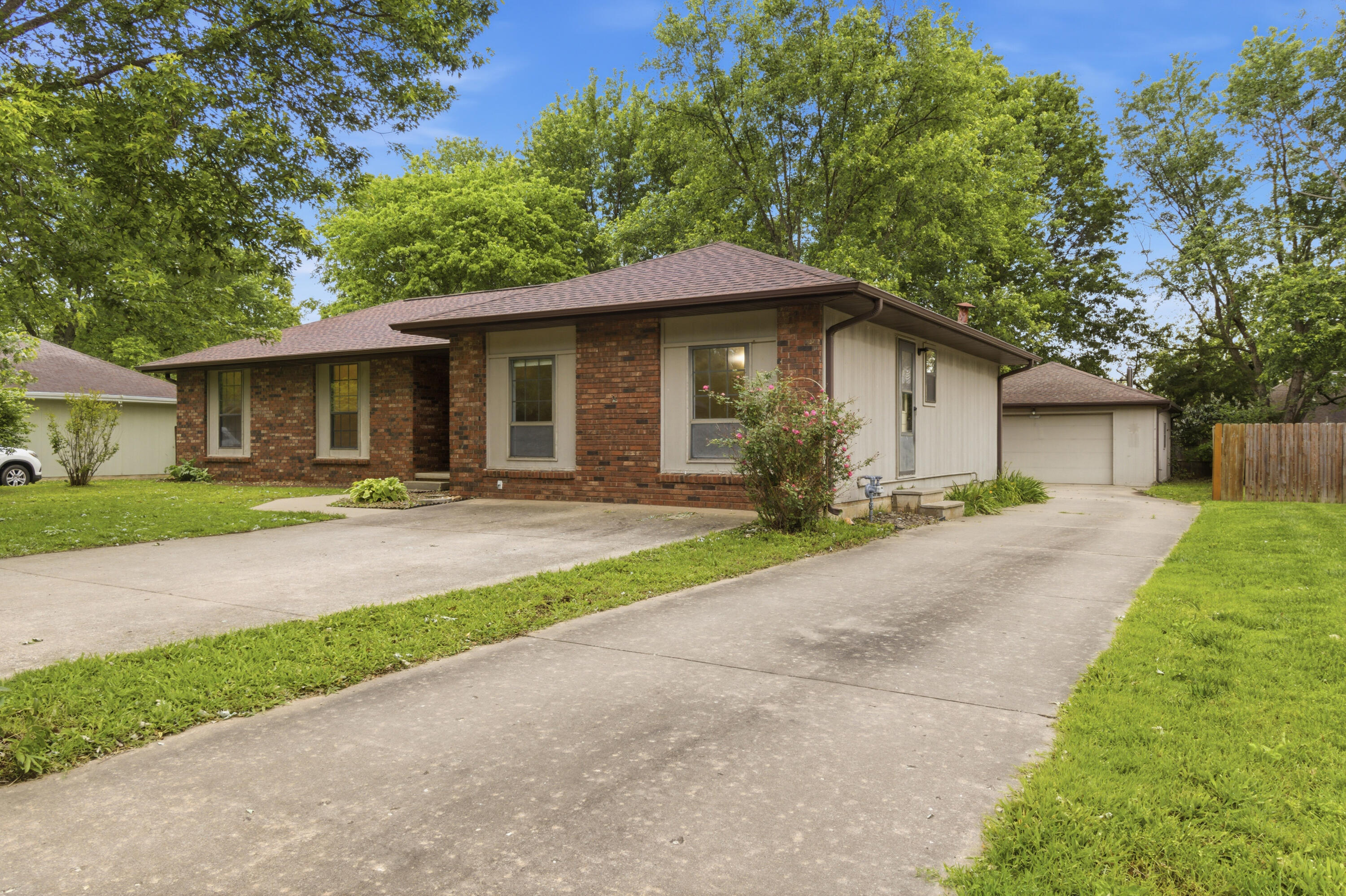 620 South Hampton Avenue Property Photo 1