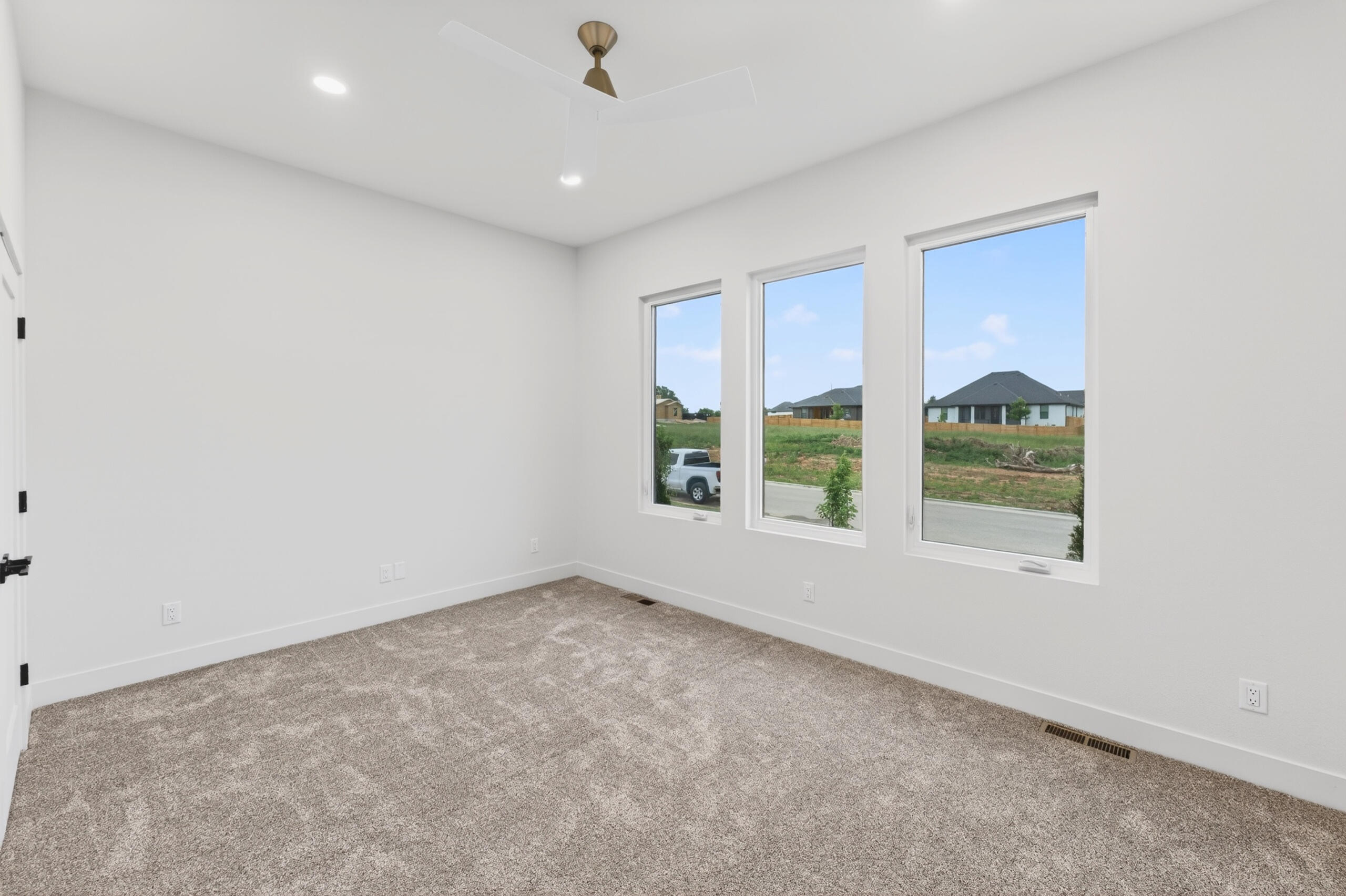 1861 East Skyline Avenue Property Photo 27