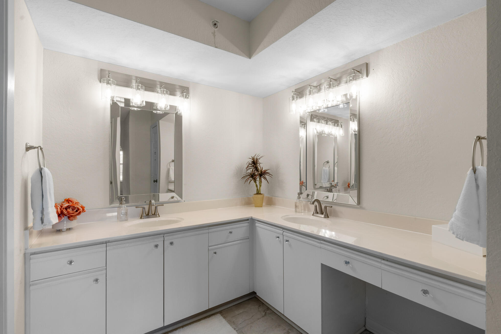 110 West Rockford Drive A9 Property Photo 15