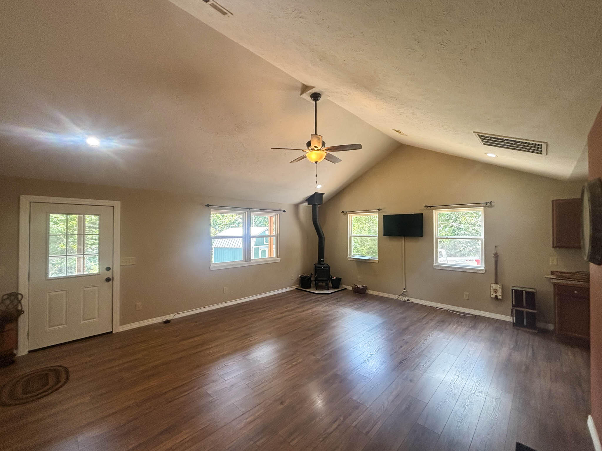 123 County Road 815 Property Photo 4