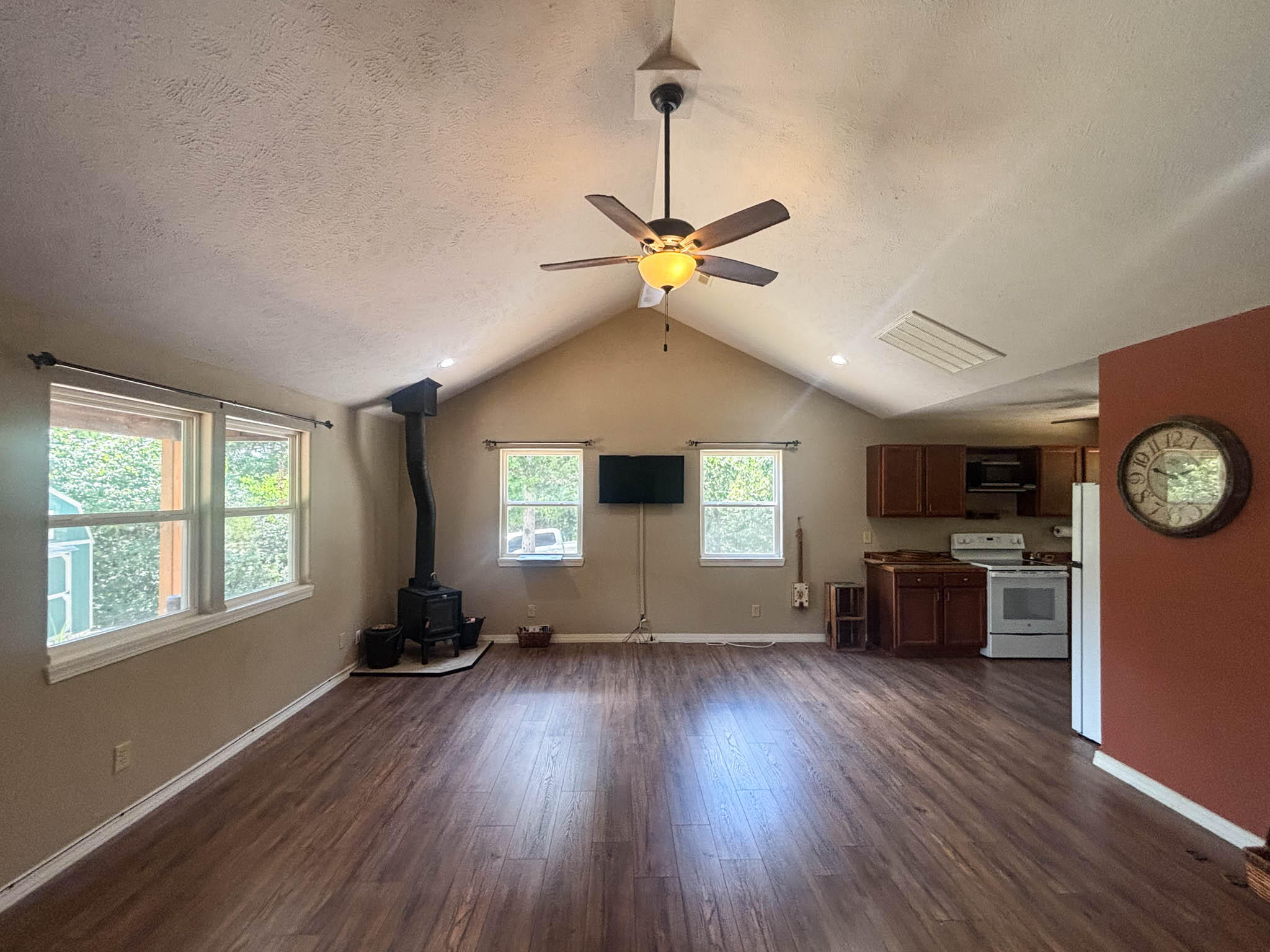 123 County Road 815 Property Photo 5