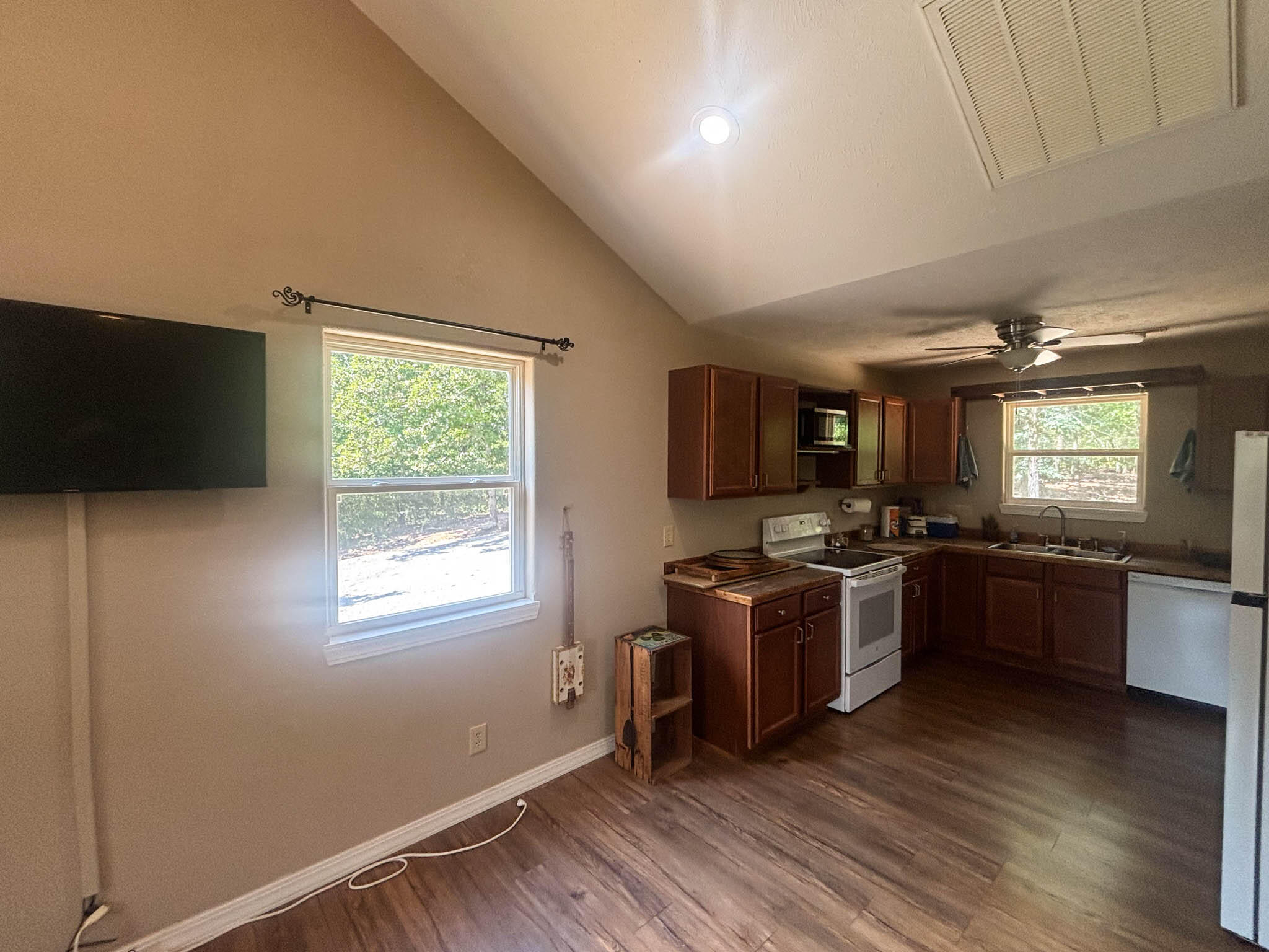 123 County Road 815 Property Photo 6