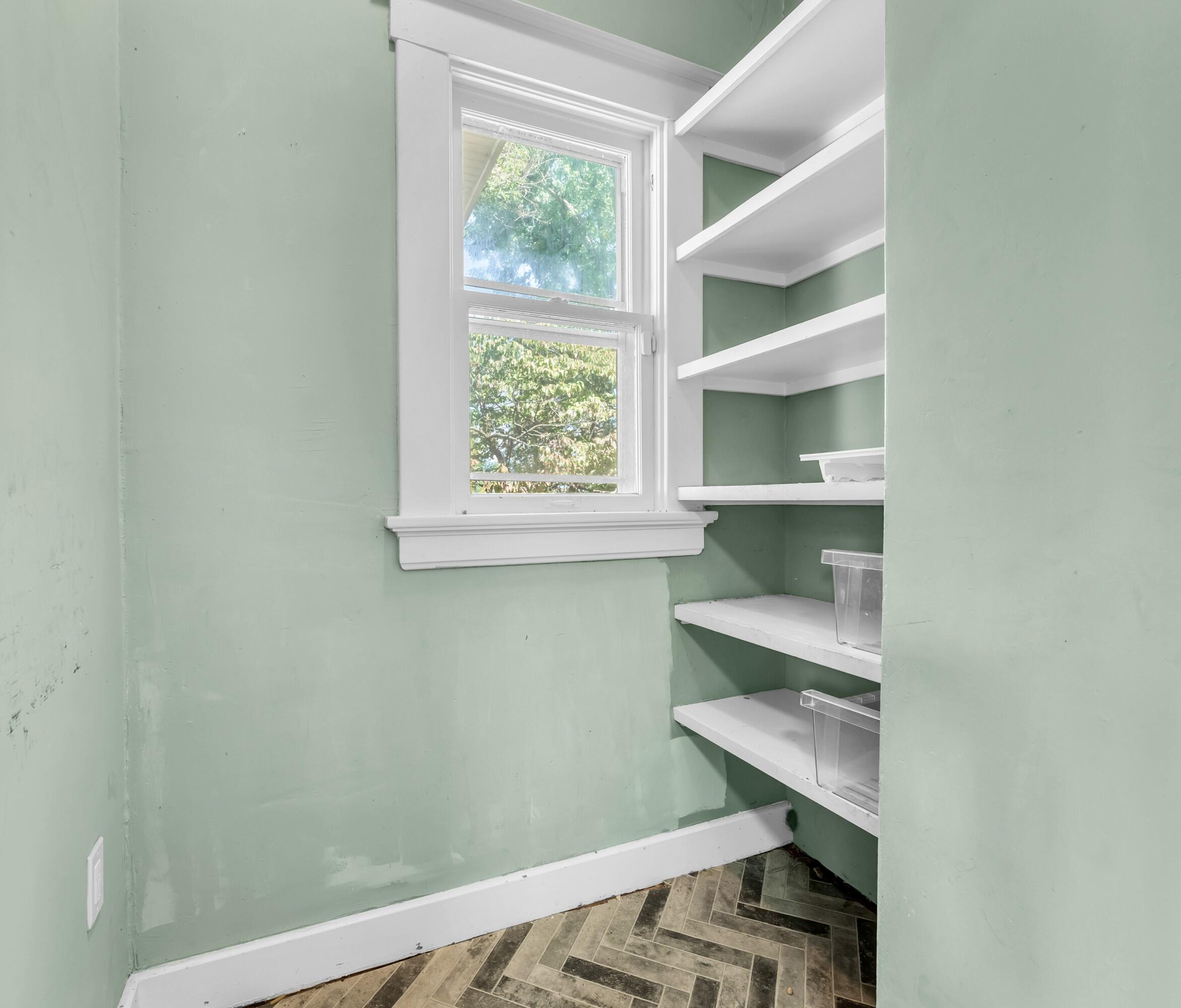817 West Walnut Street Property Photo 6