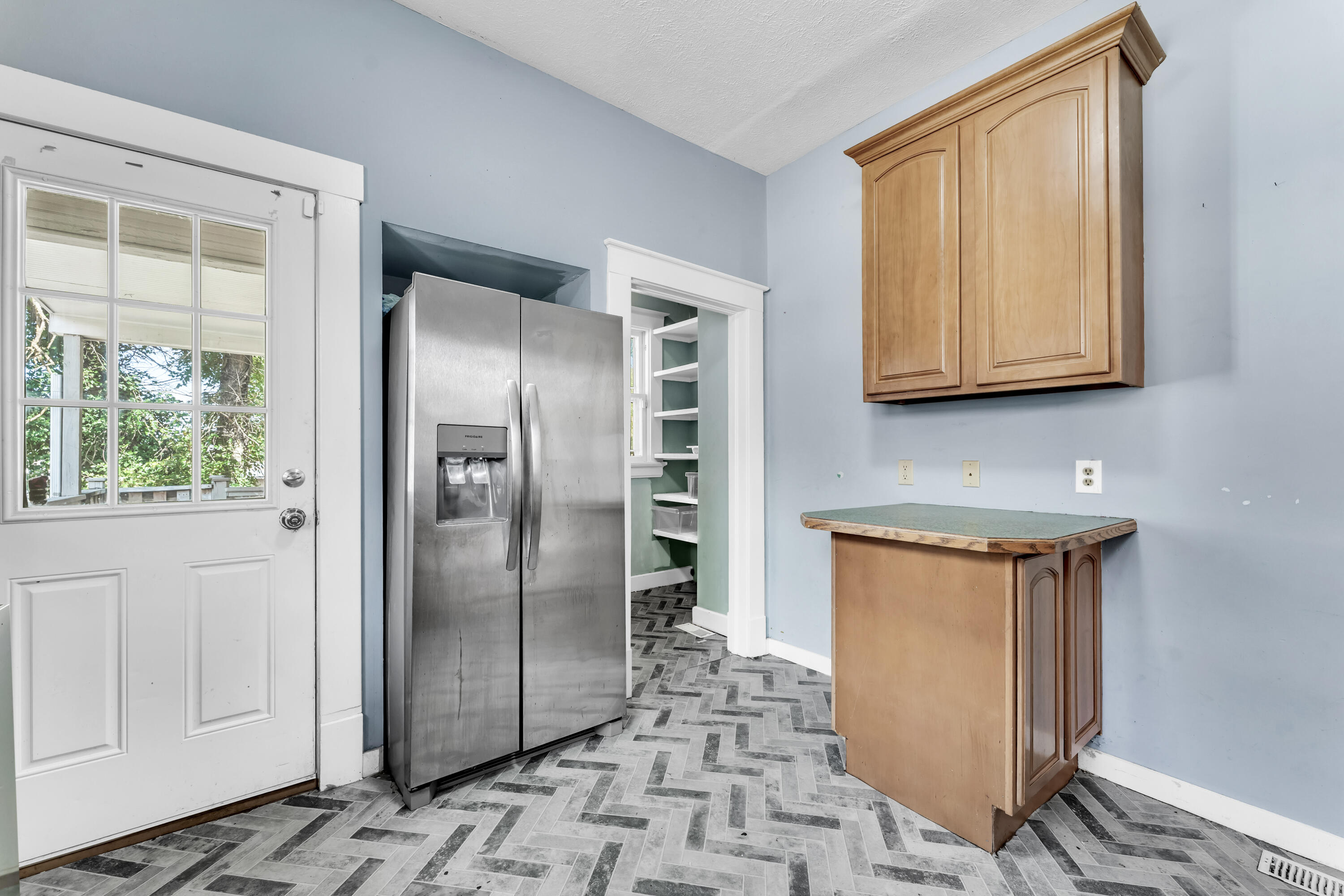 817 West Walnut Street Property Photo 7