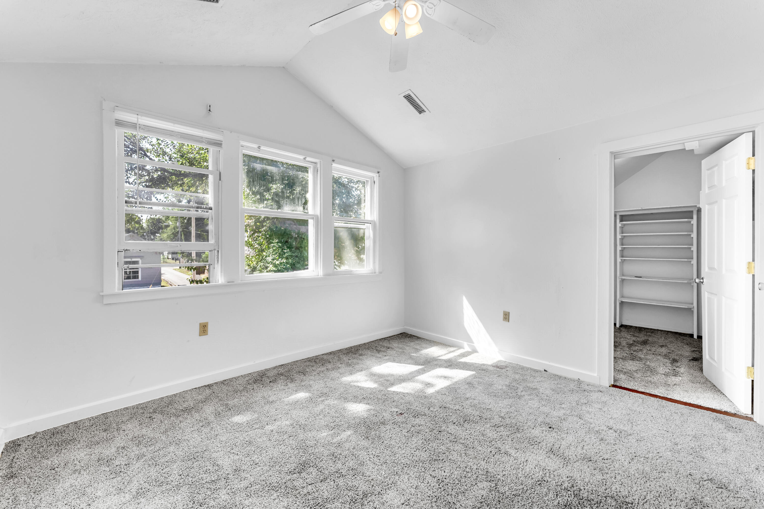 817 West Walnut Street Property Photo 14