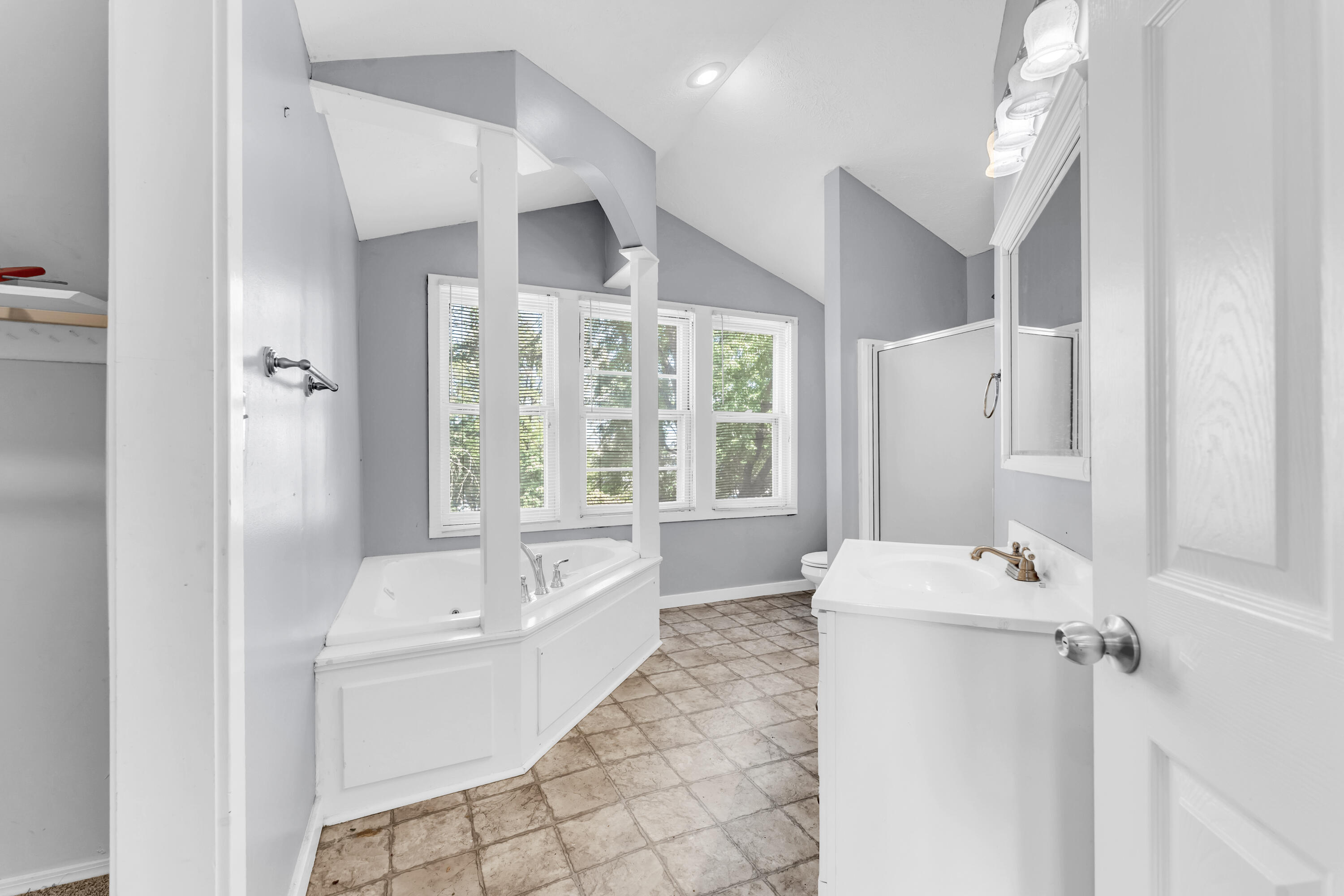 817 West Walnut Street Property Photo 18
