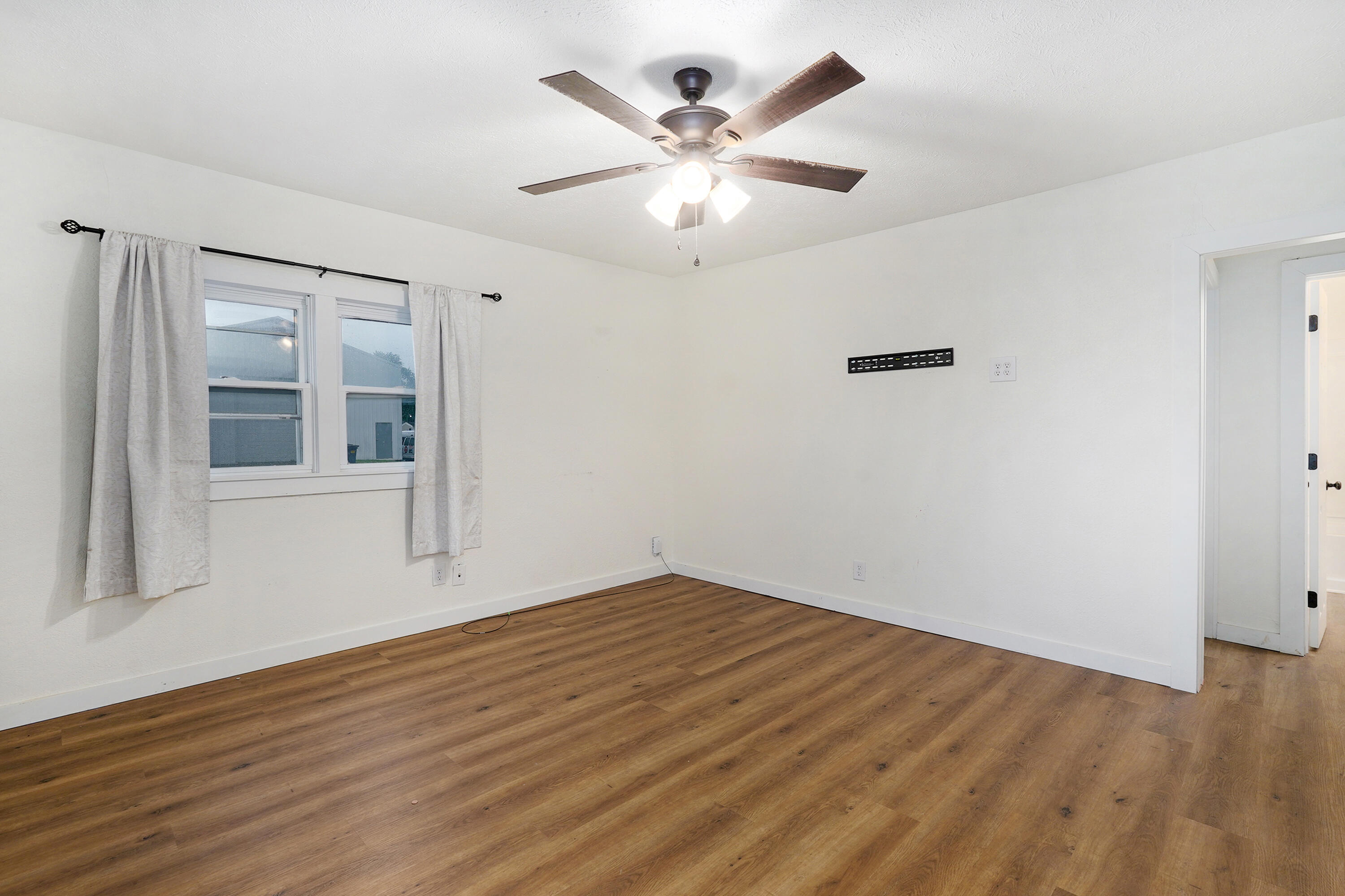 917 South West Avenue Property Photo 12