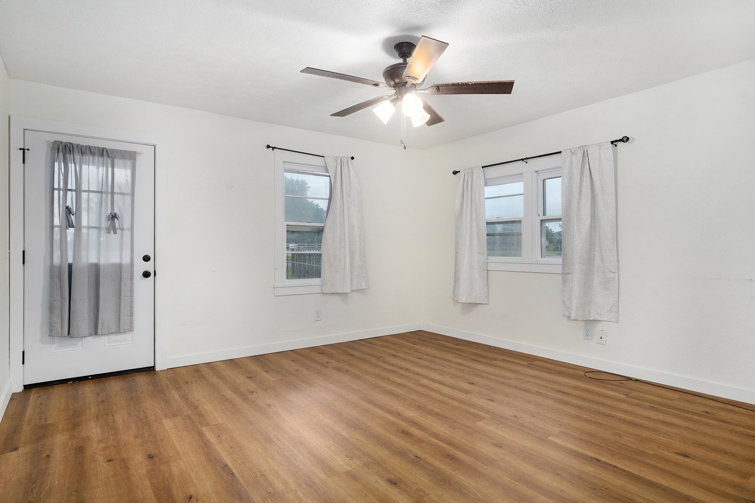917 South West Avenue Property Photo 13