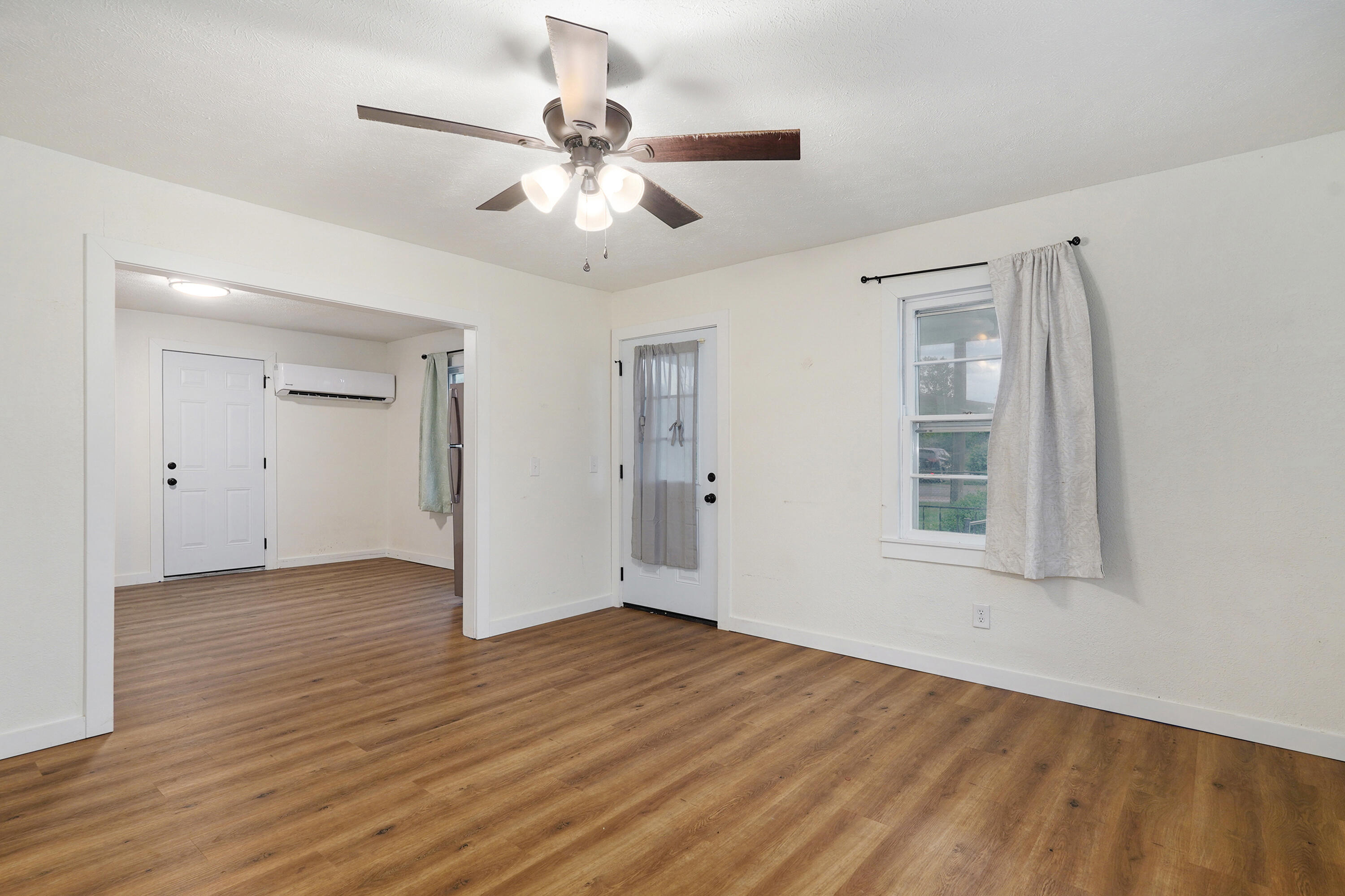 917 South West Avenue Property Photo 14