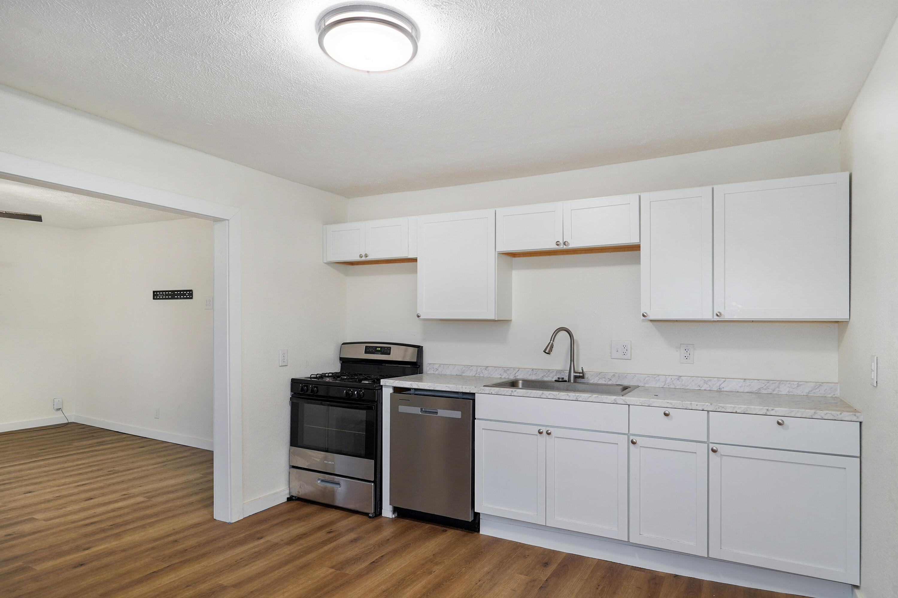 917 South West Avenue Property Photo 16