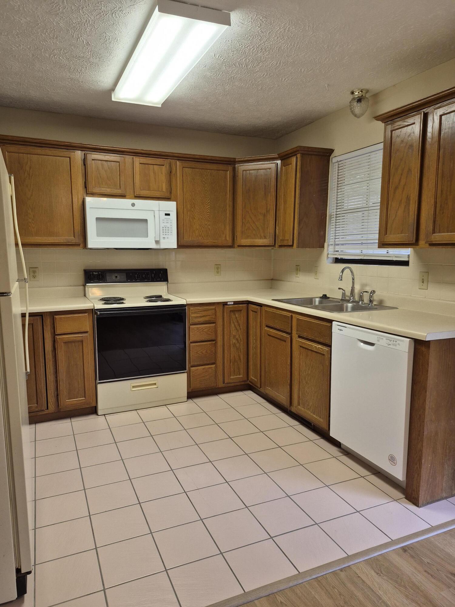 3467 South Doris Avenue Property Photo 6