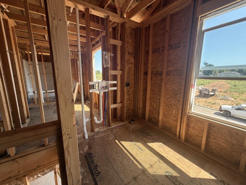 427 Pebblestone Street Property Photo 6