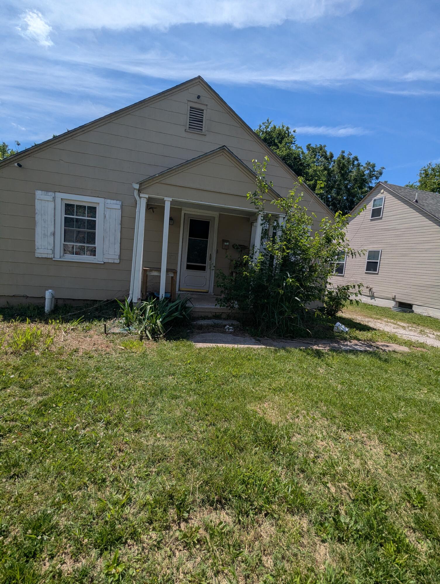 421 South West Avenue Property Photo 1