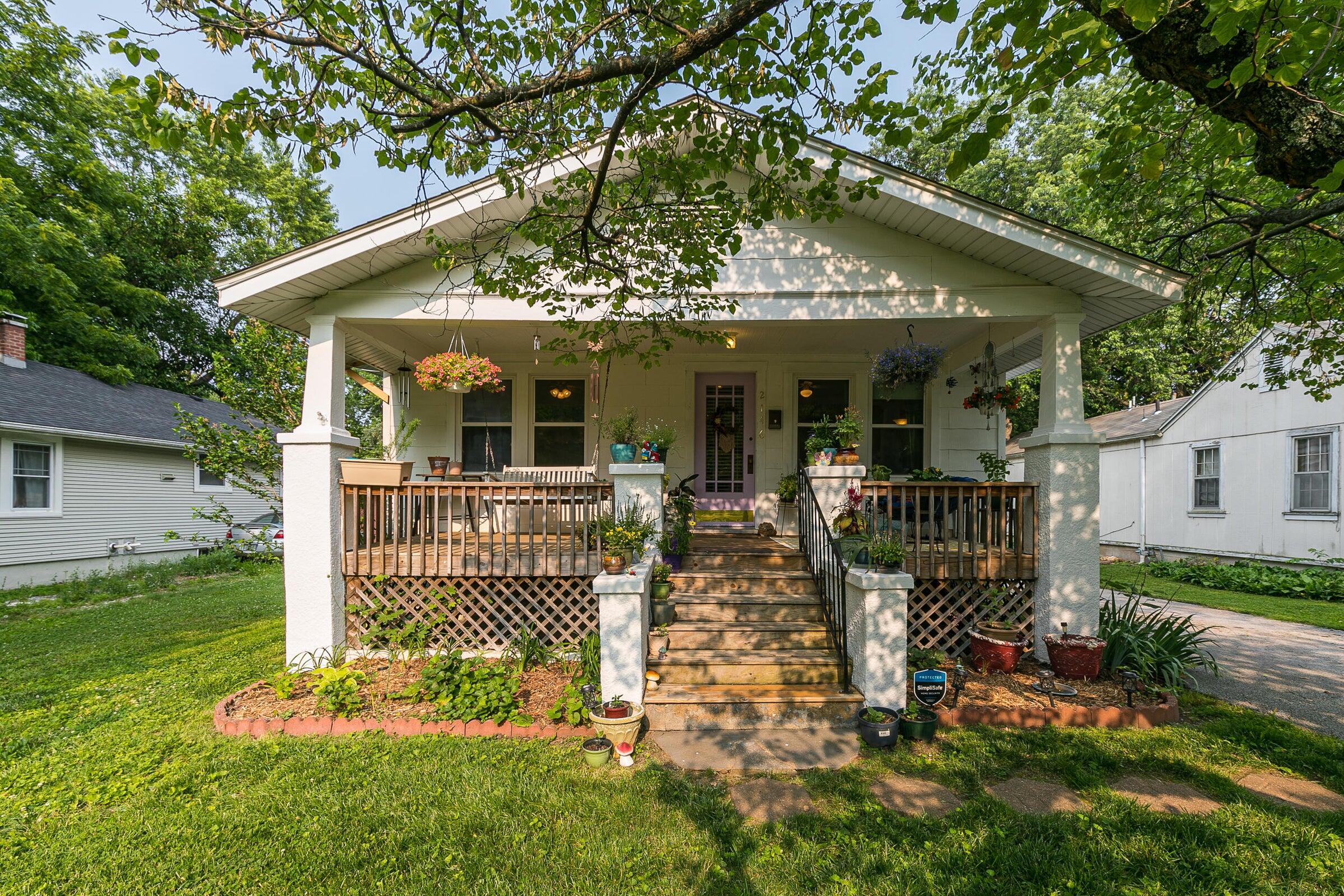 2146 North Franklin Avenue Property Photo 1