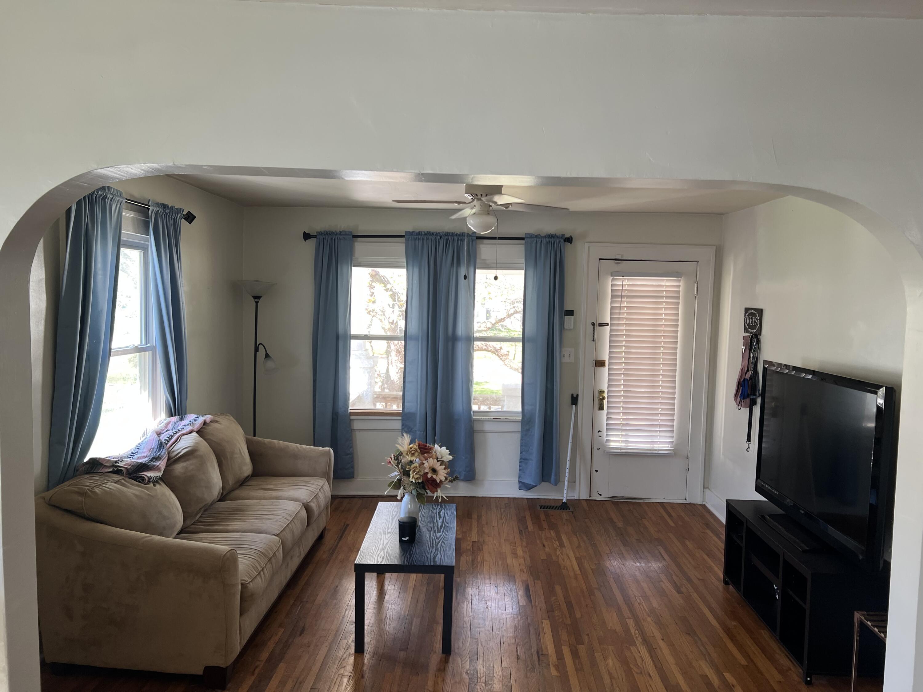 2146 North Franklin Avenue Property Photo 2