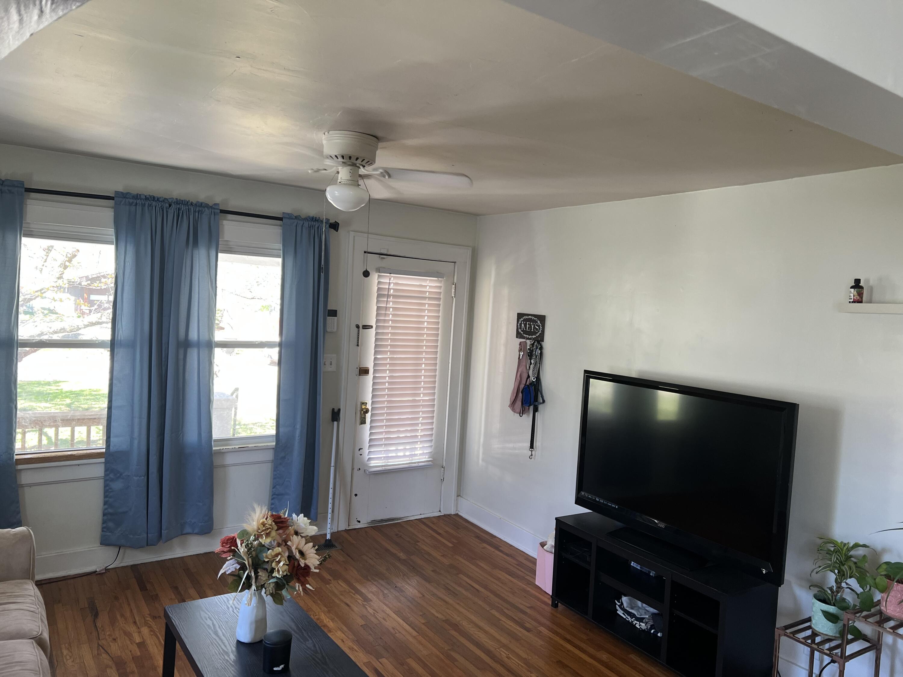 2146 North Franklin Avenue Property Photo 3