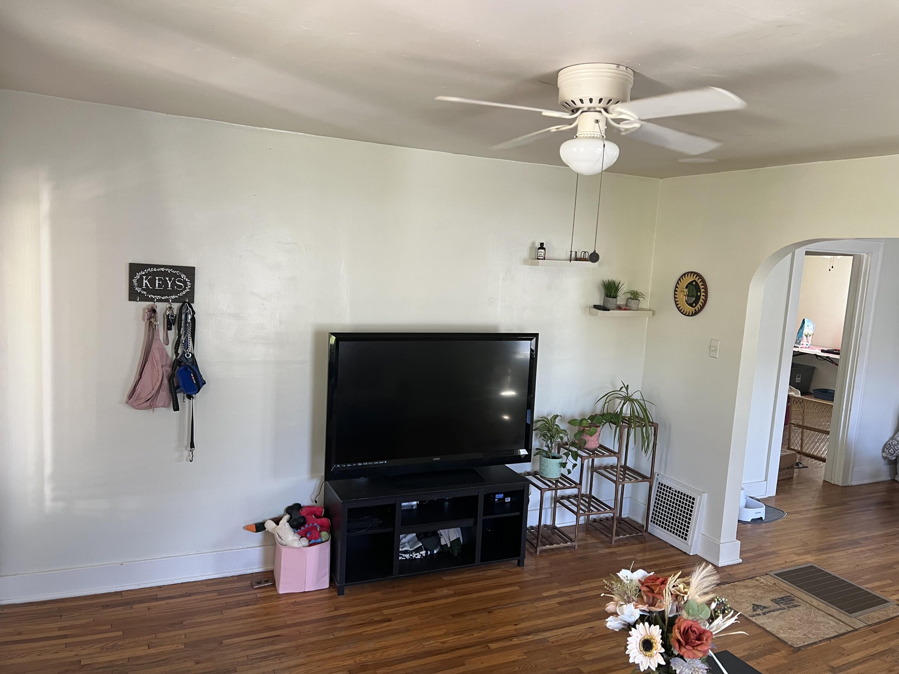 2146 North Franklin Avenue Property Photo 4