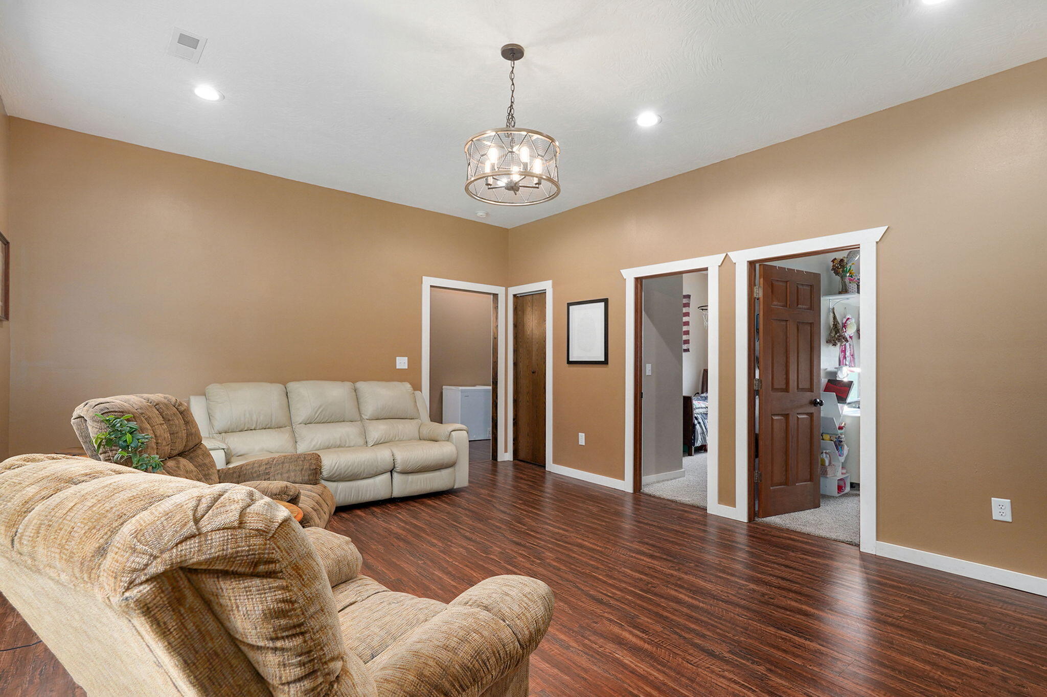 323 Lace Property Photo 16