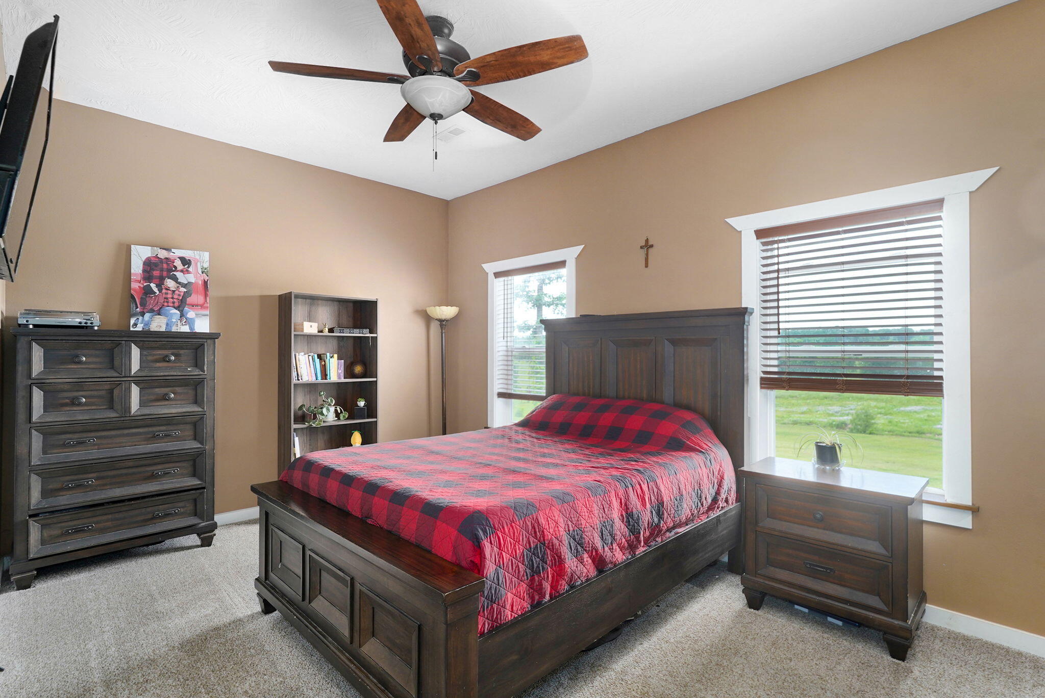 323 Lace Property Photo 18
