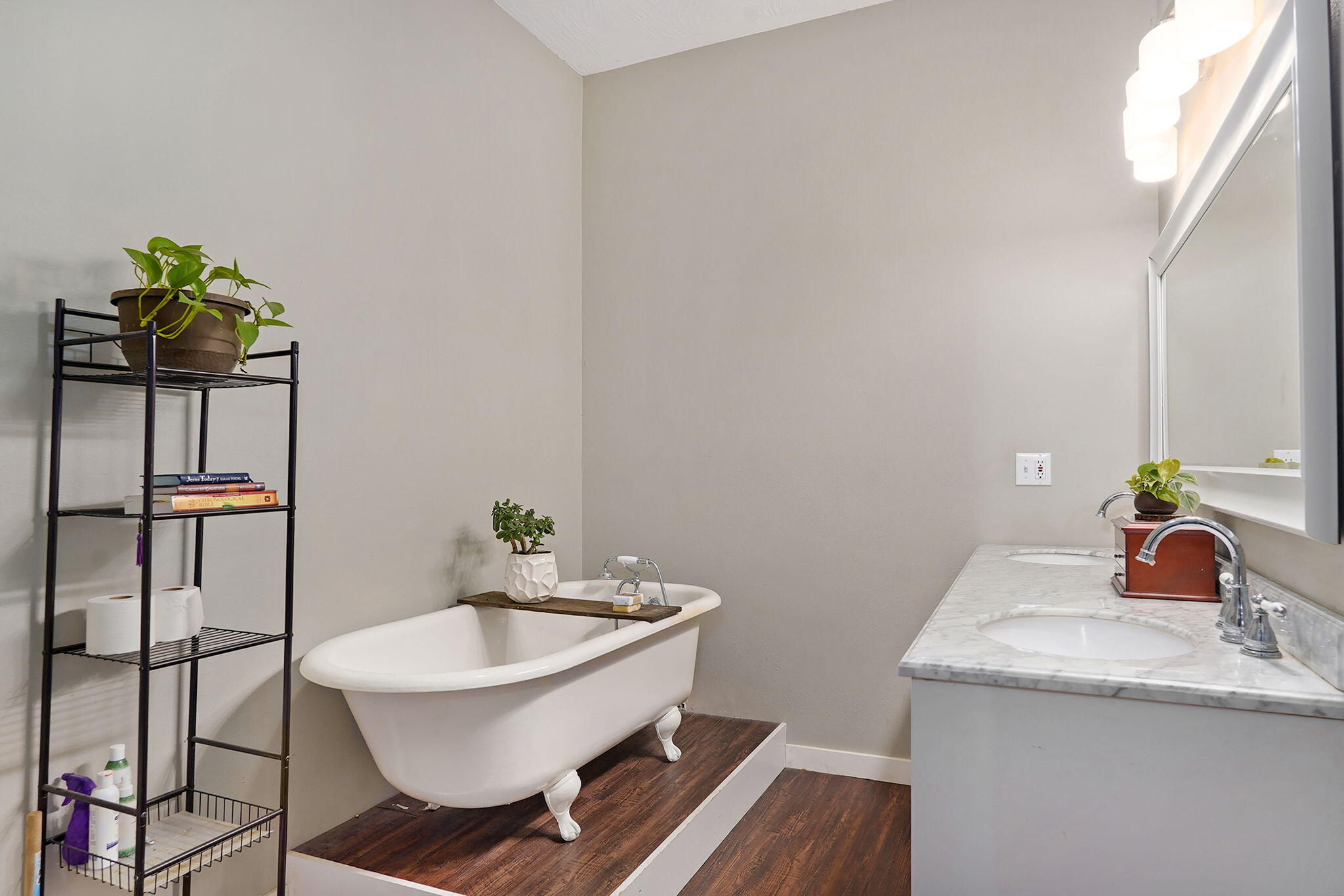 323 Lace Property Photo 21
