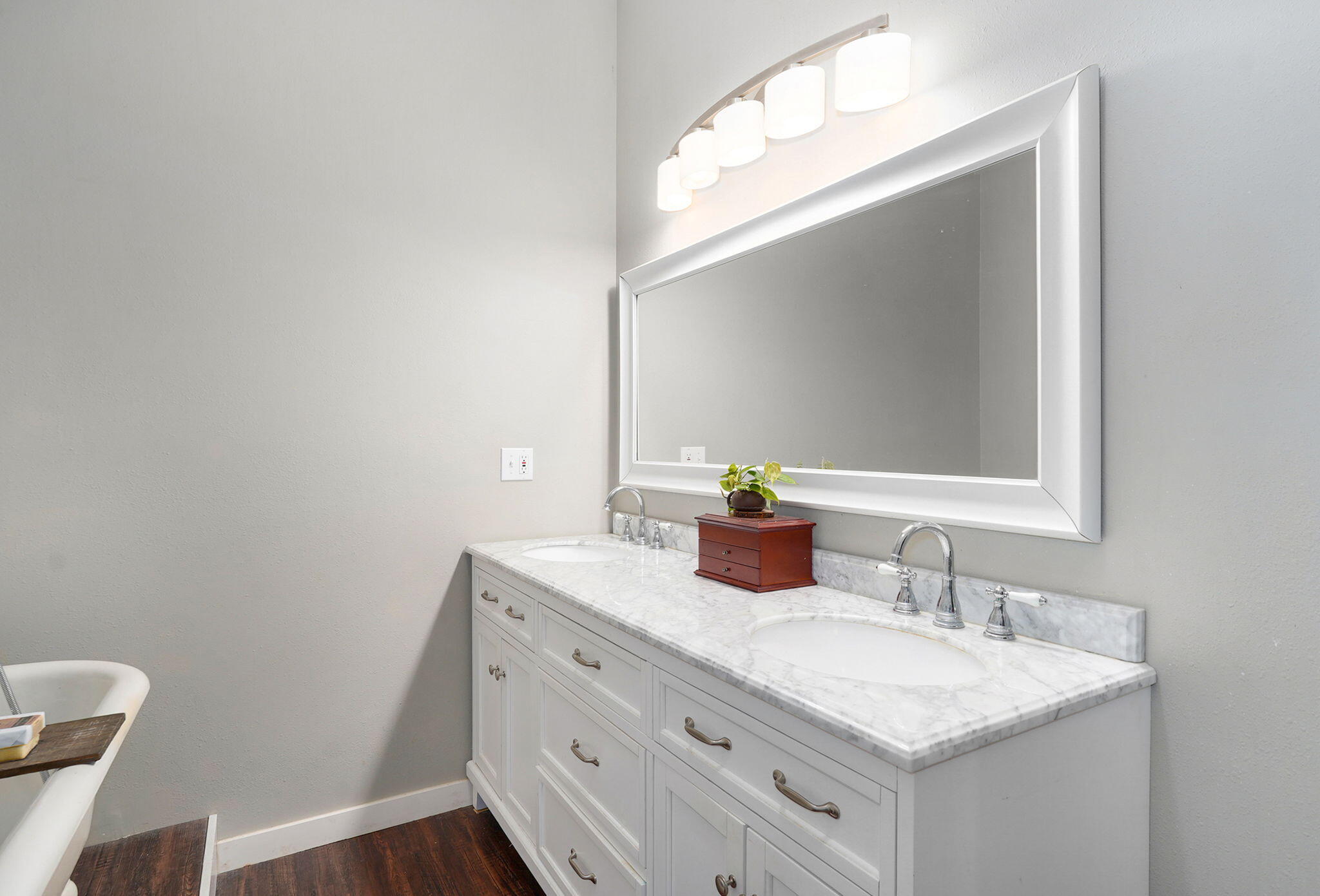 323 Lace Property Photo 22