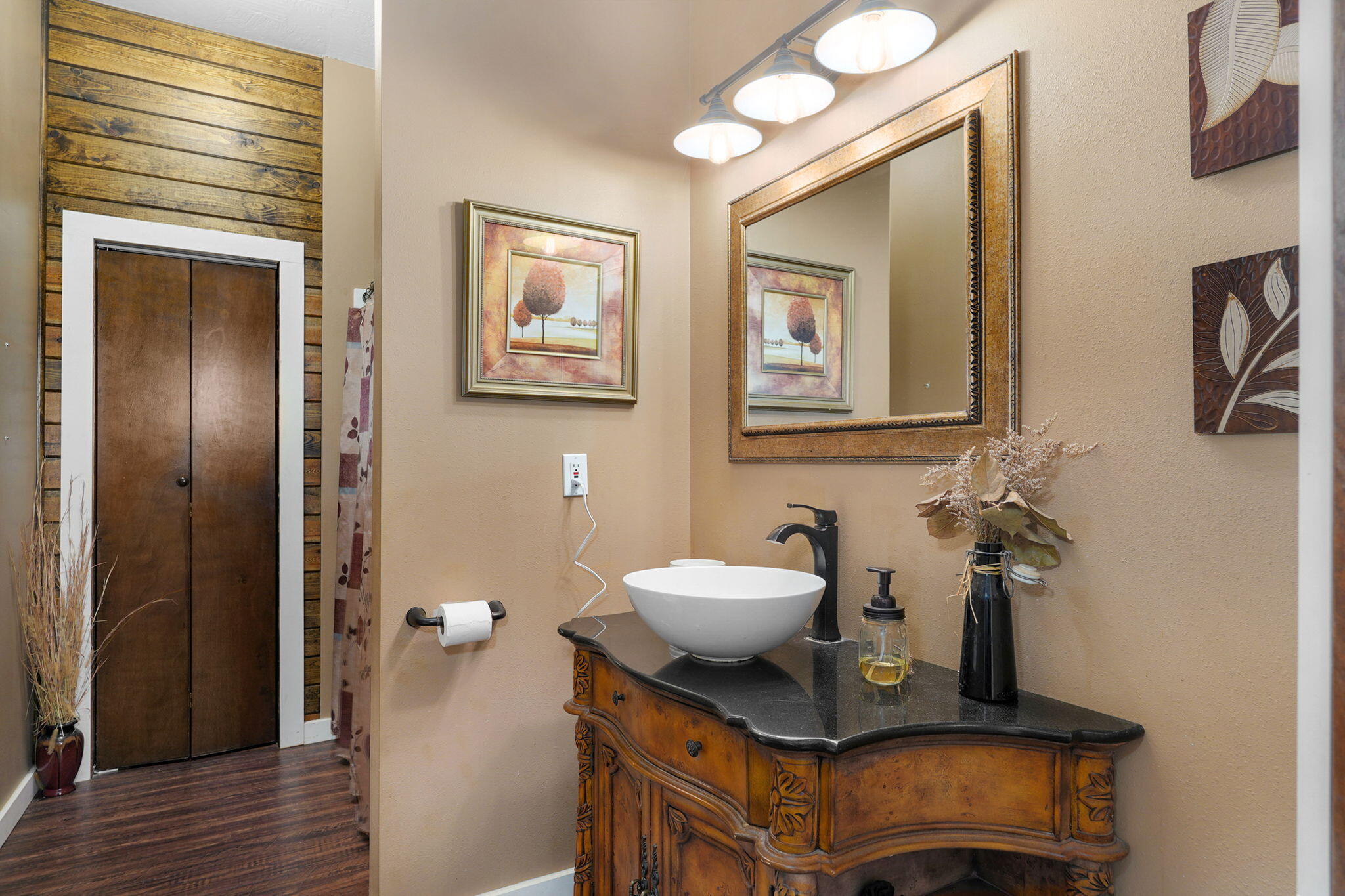 323 Lace Property Photo 27