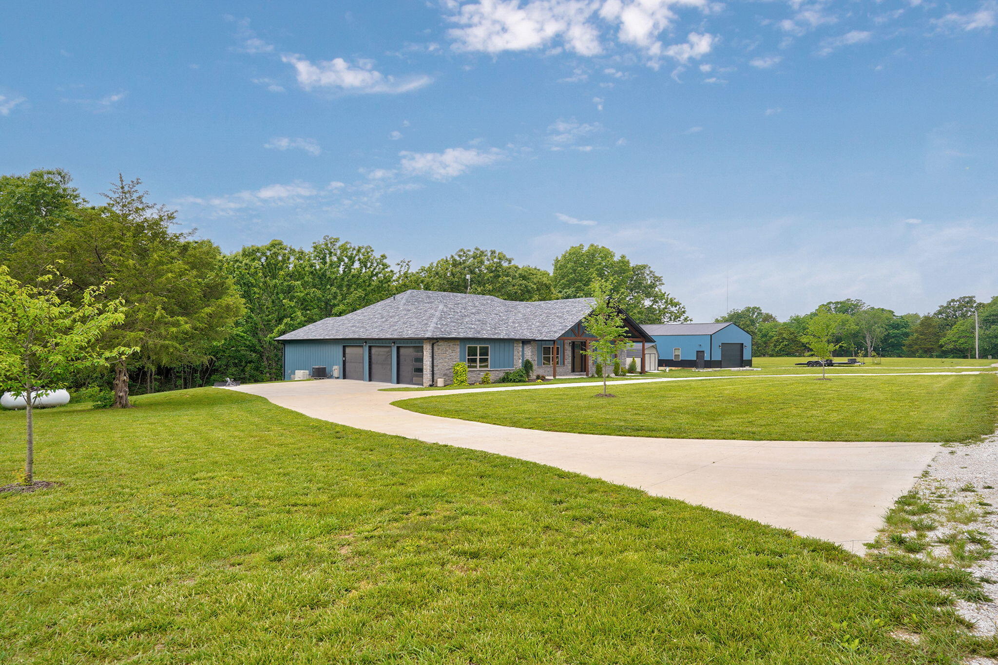 570 Wyldewood Property Photo 6