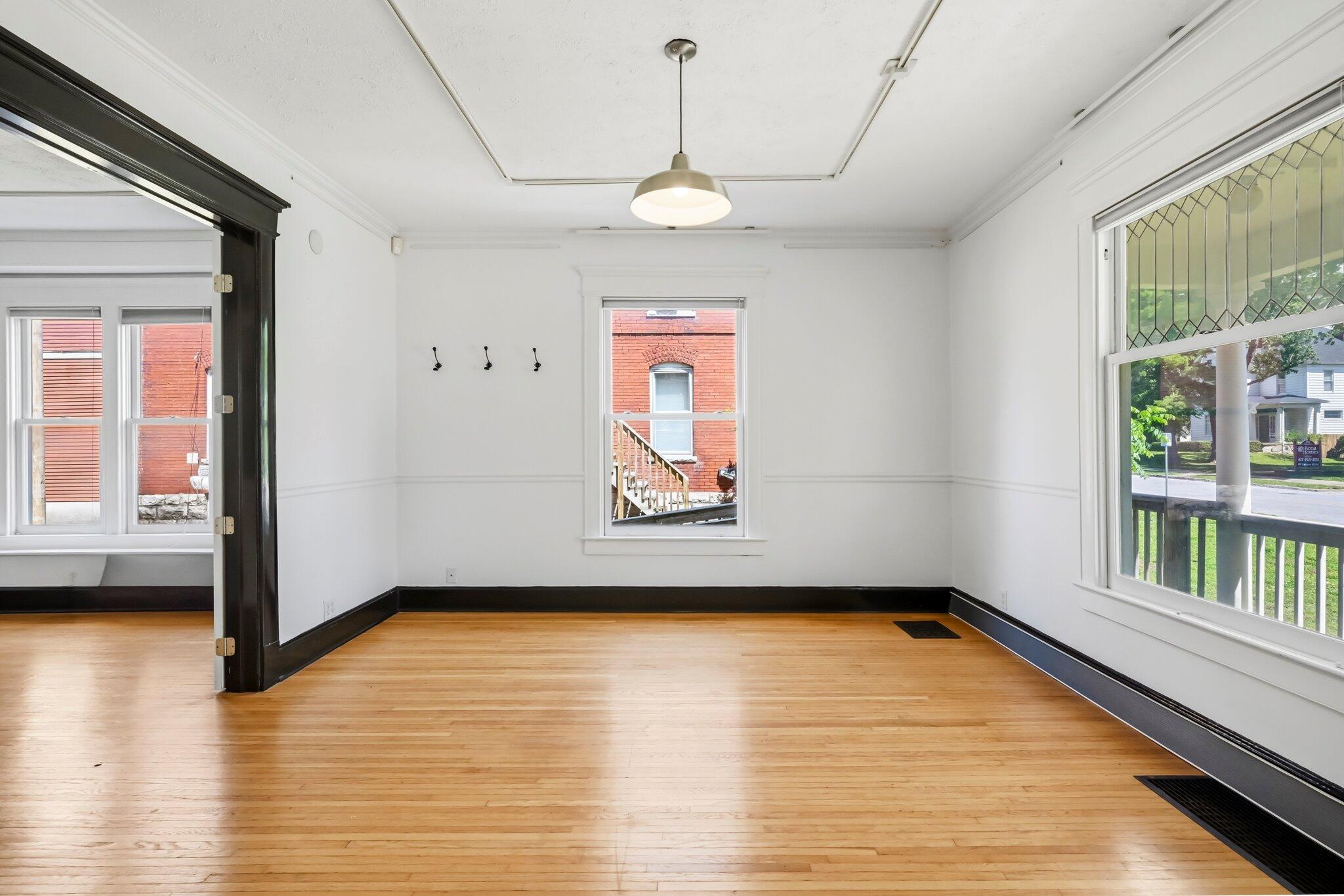1111 East Walnut Street Property Photo 13