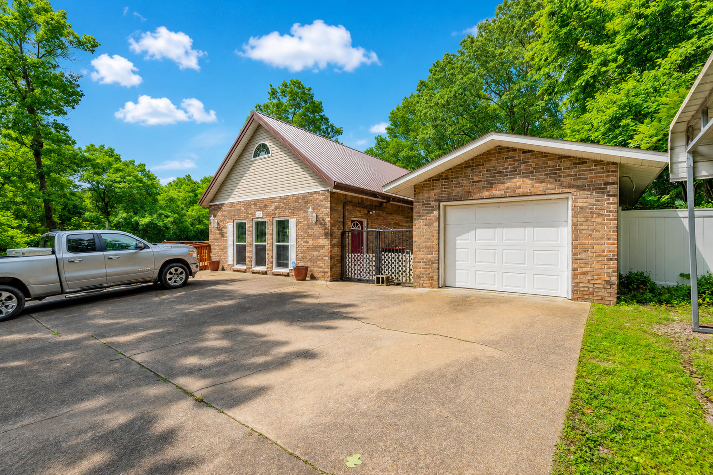185 Glenwood Circle Property Photo 3