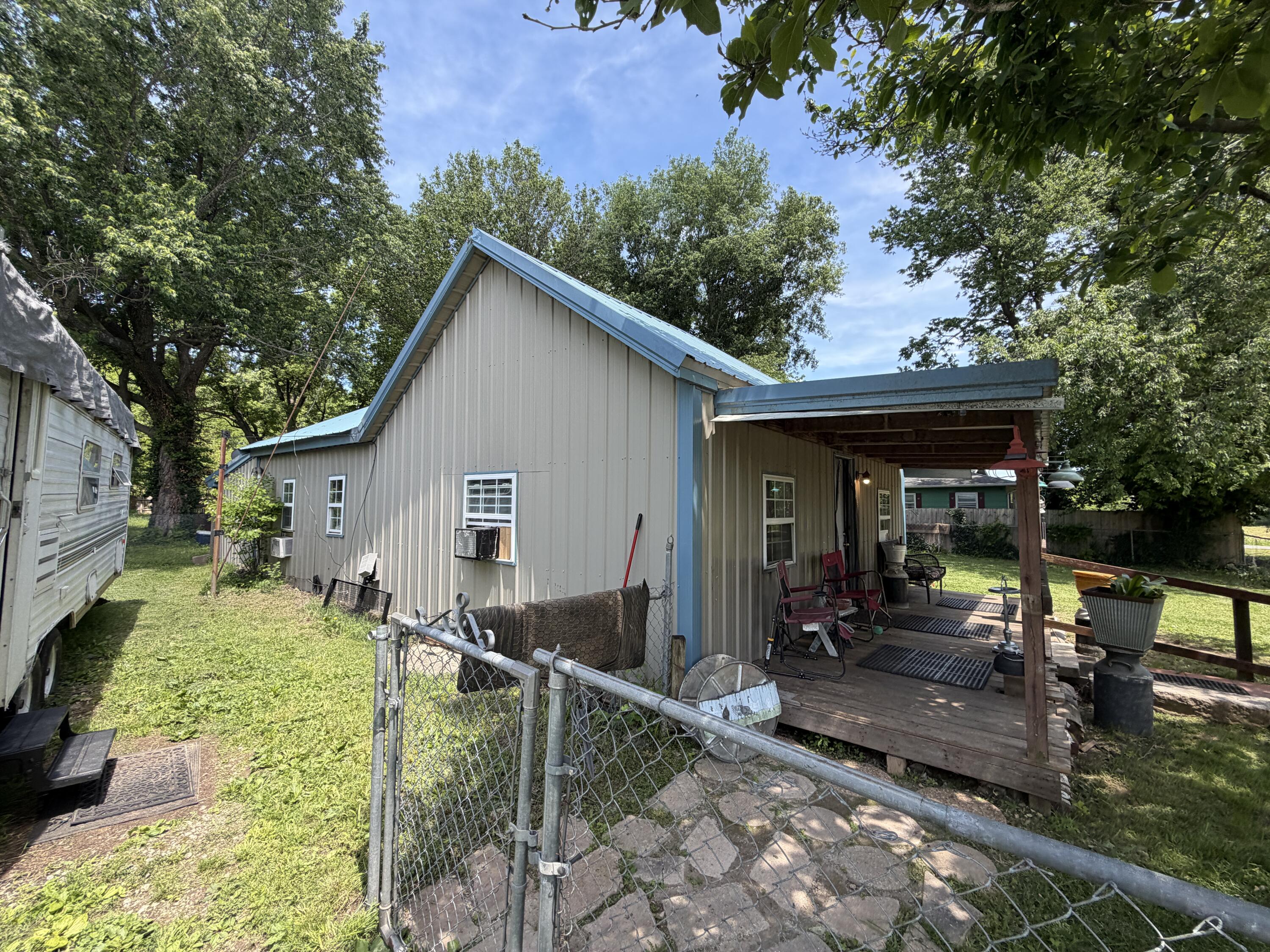 315 East Washington Avenue Property Photo 4