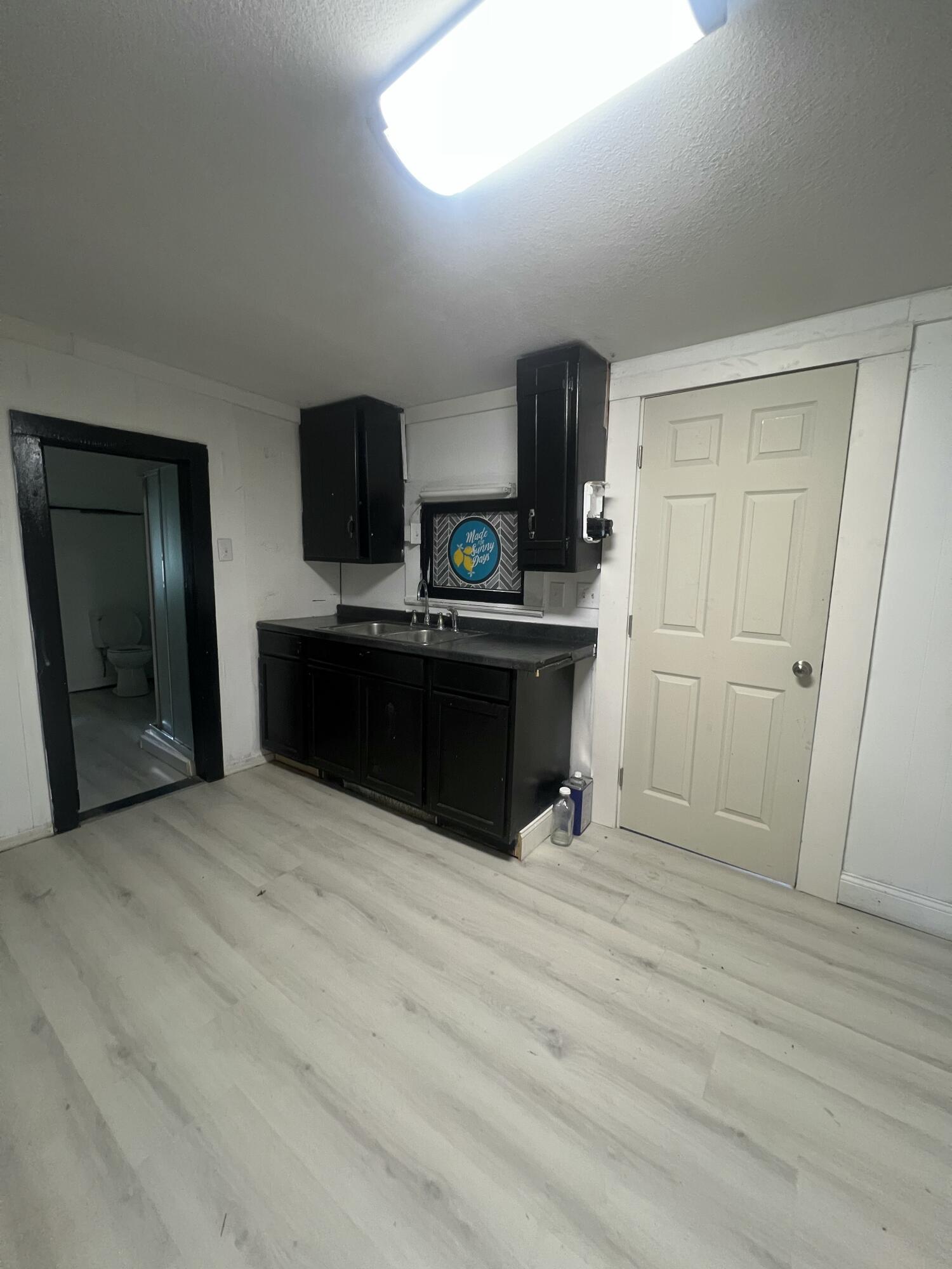 315 East Washington Avenue Property Photo 7