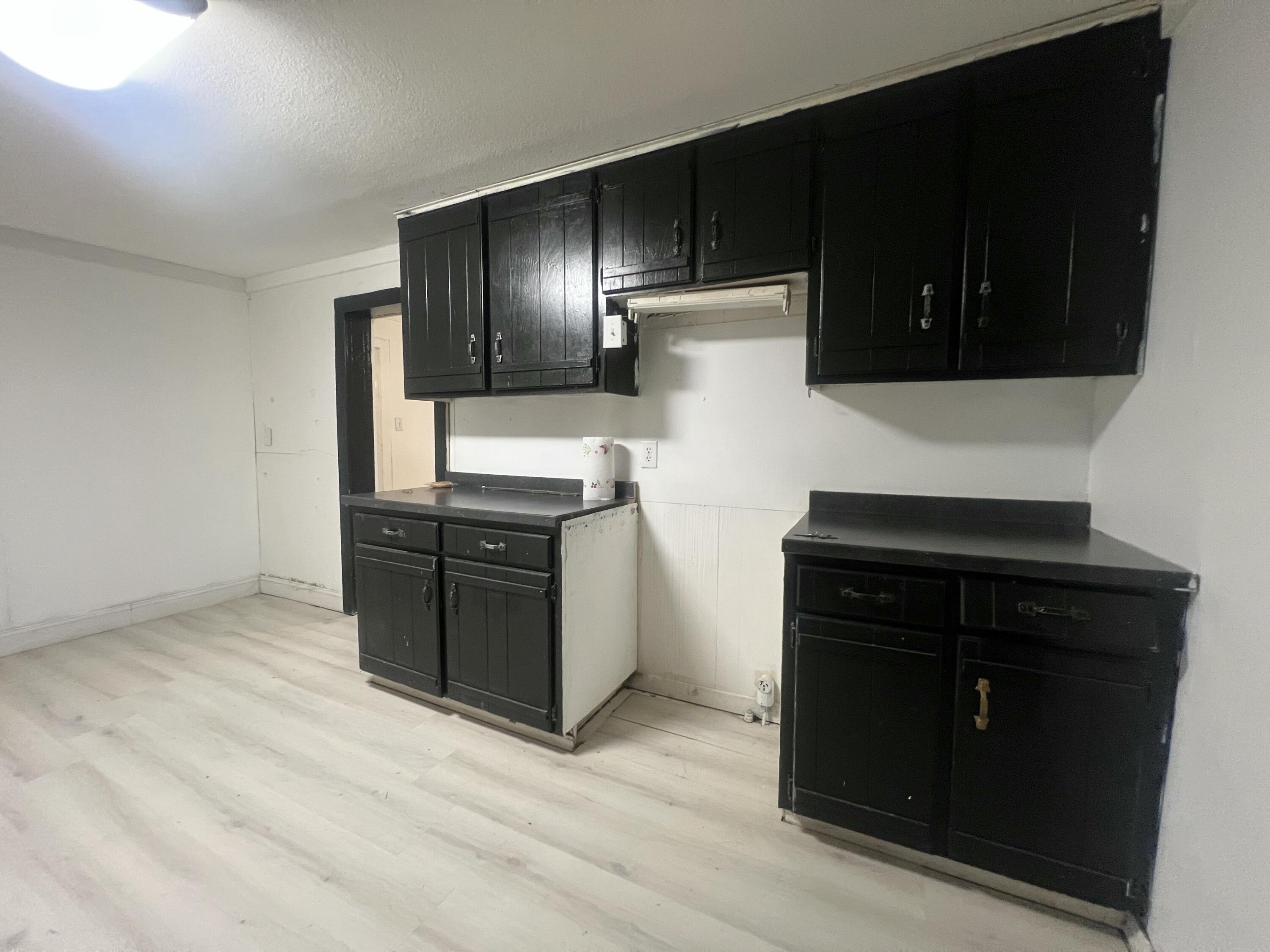 315 East Washington Avenue Property Photo 8