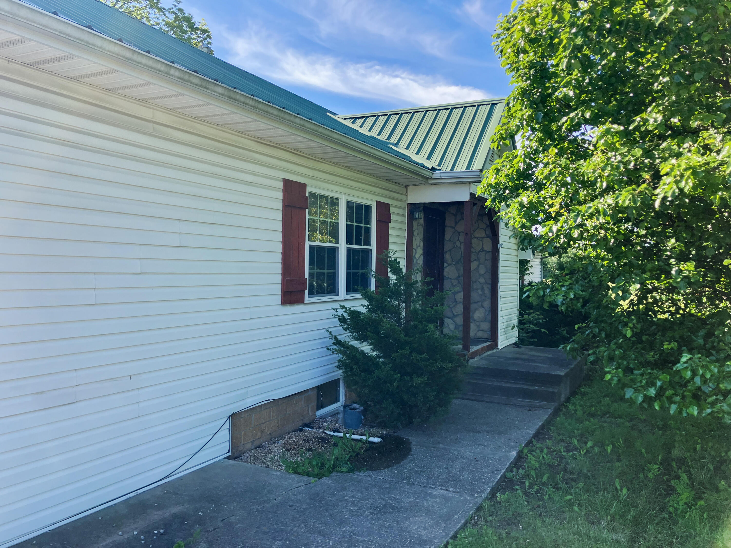 1060 U.s. 69 Property Photo 2