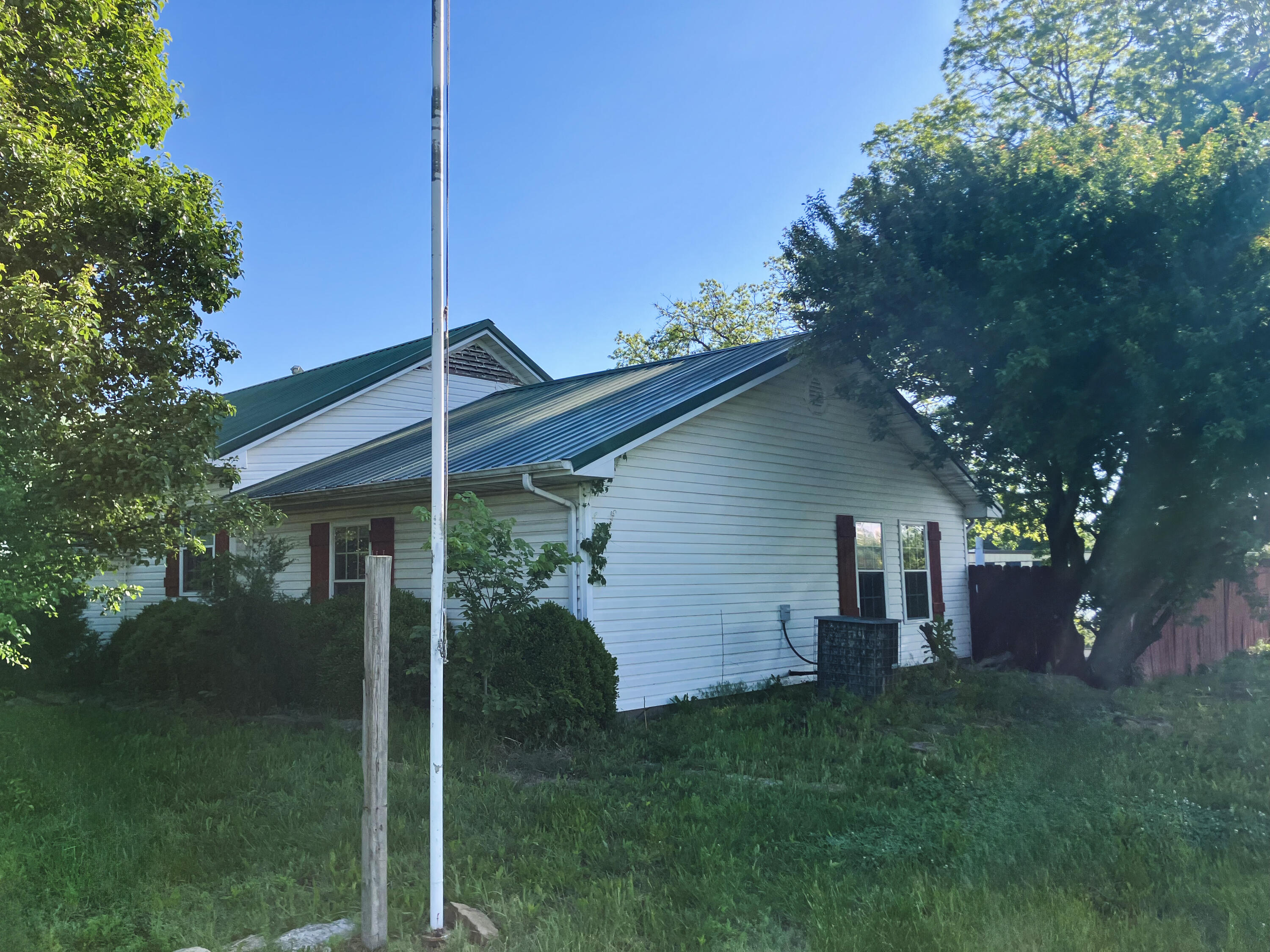 1060 U.s. 69 Property Photo 5