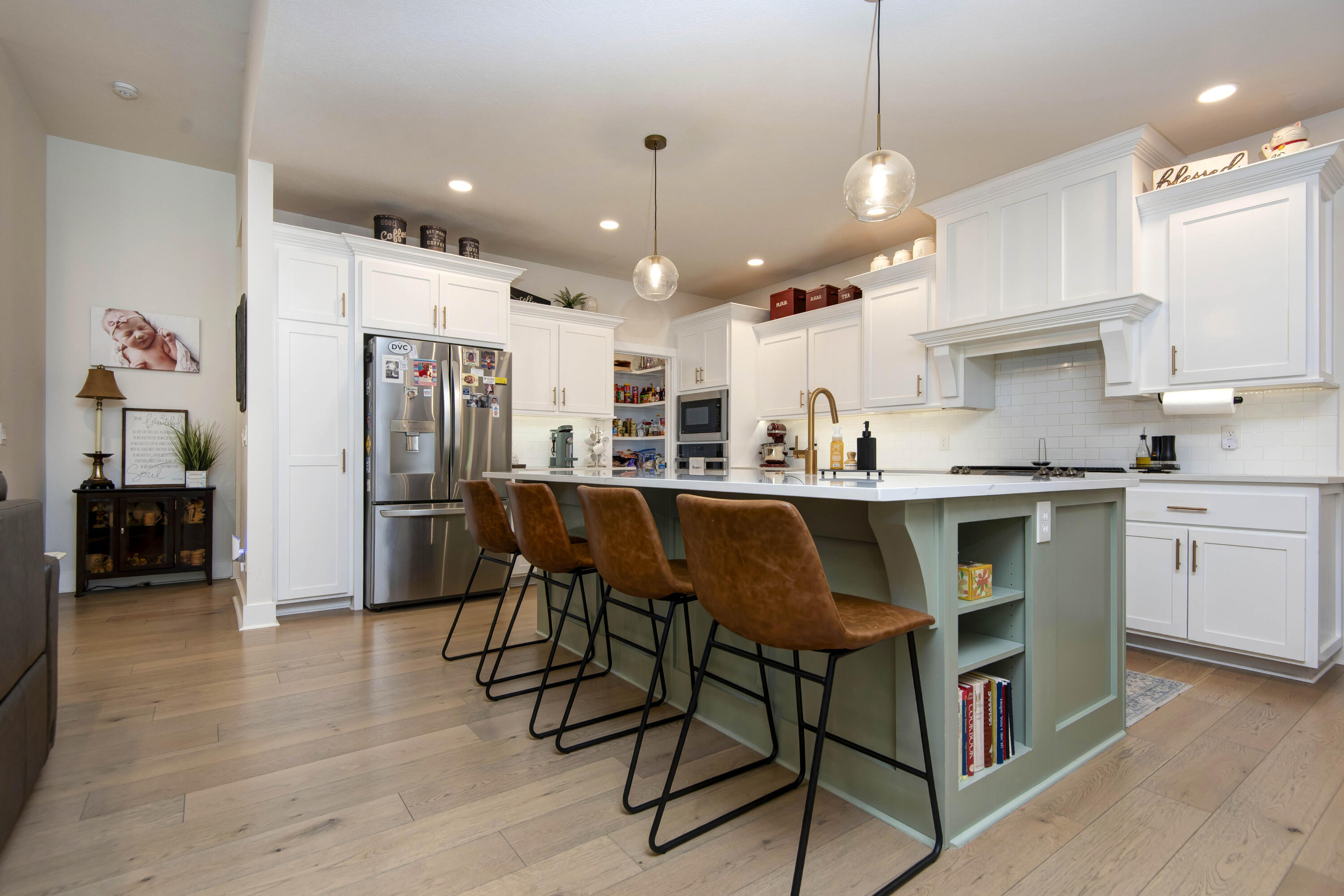 6099 South Hampton Avenue Property Photo 8
