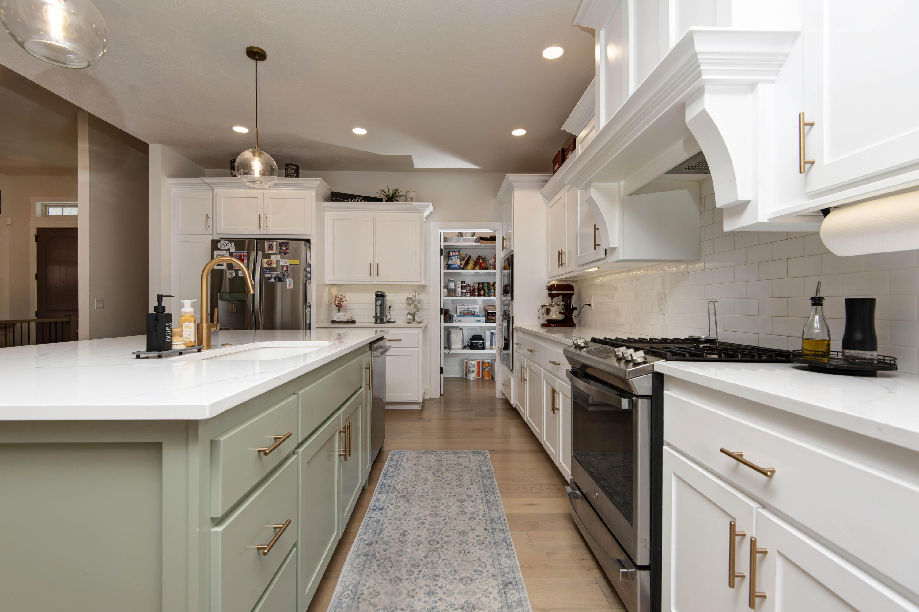 6099 South Hampton Avenue Property Photo 11